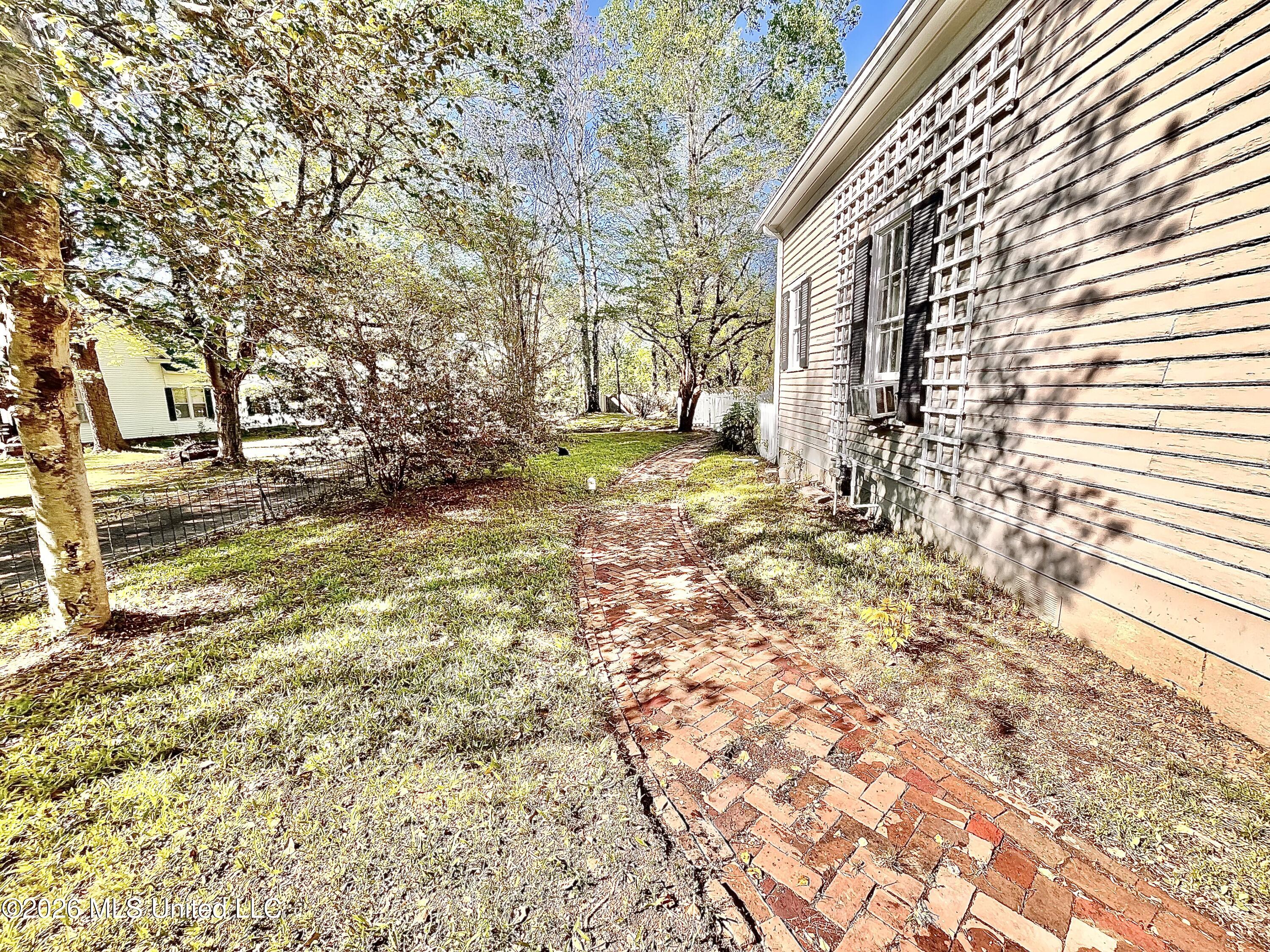 240 W Chulahoma Avenue