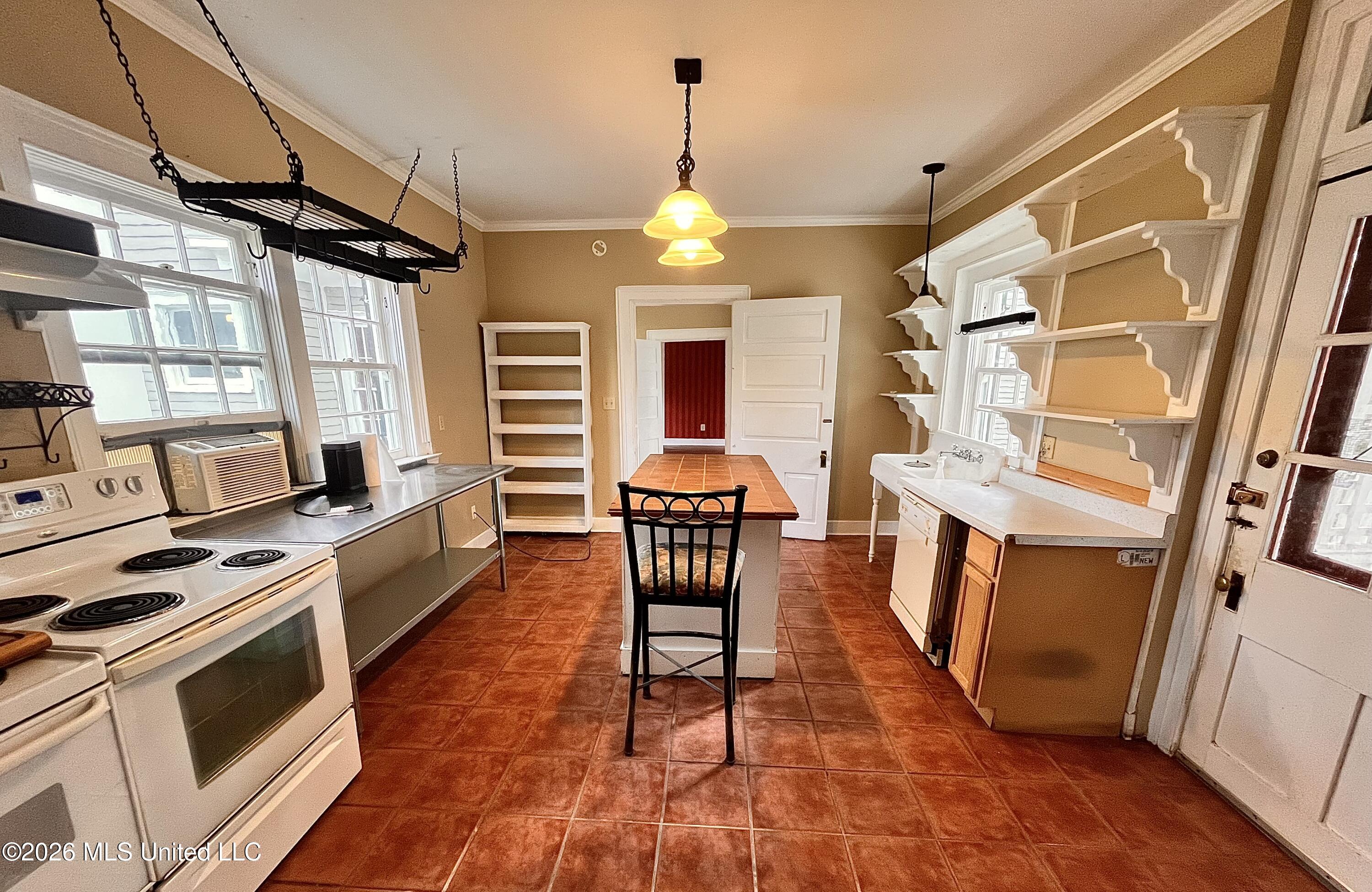 240 W Chulahoma Avenue