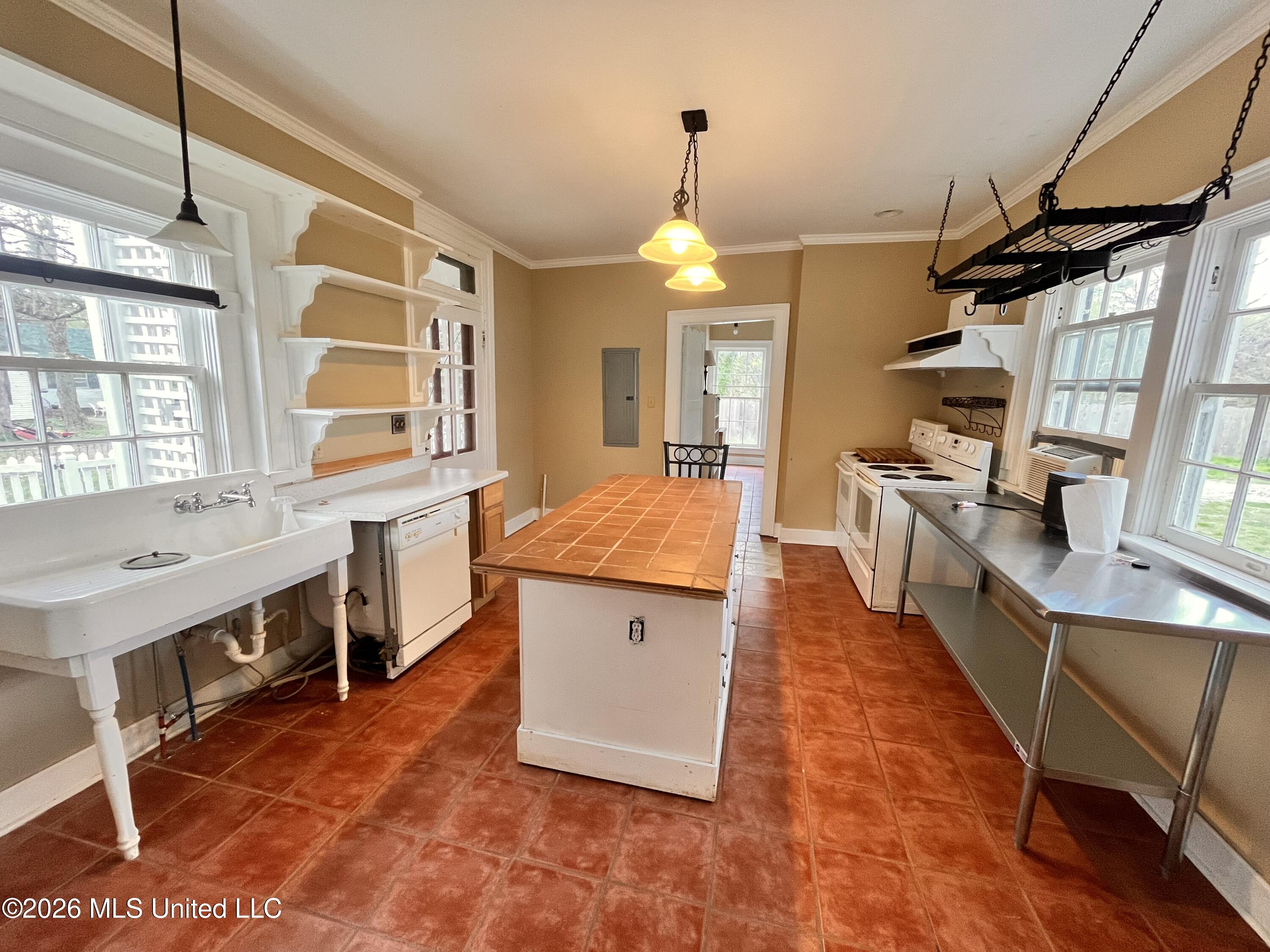 240 W Chulahoma Avenue