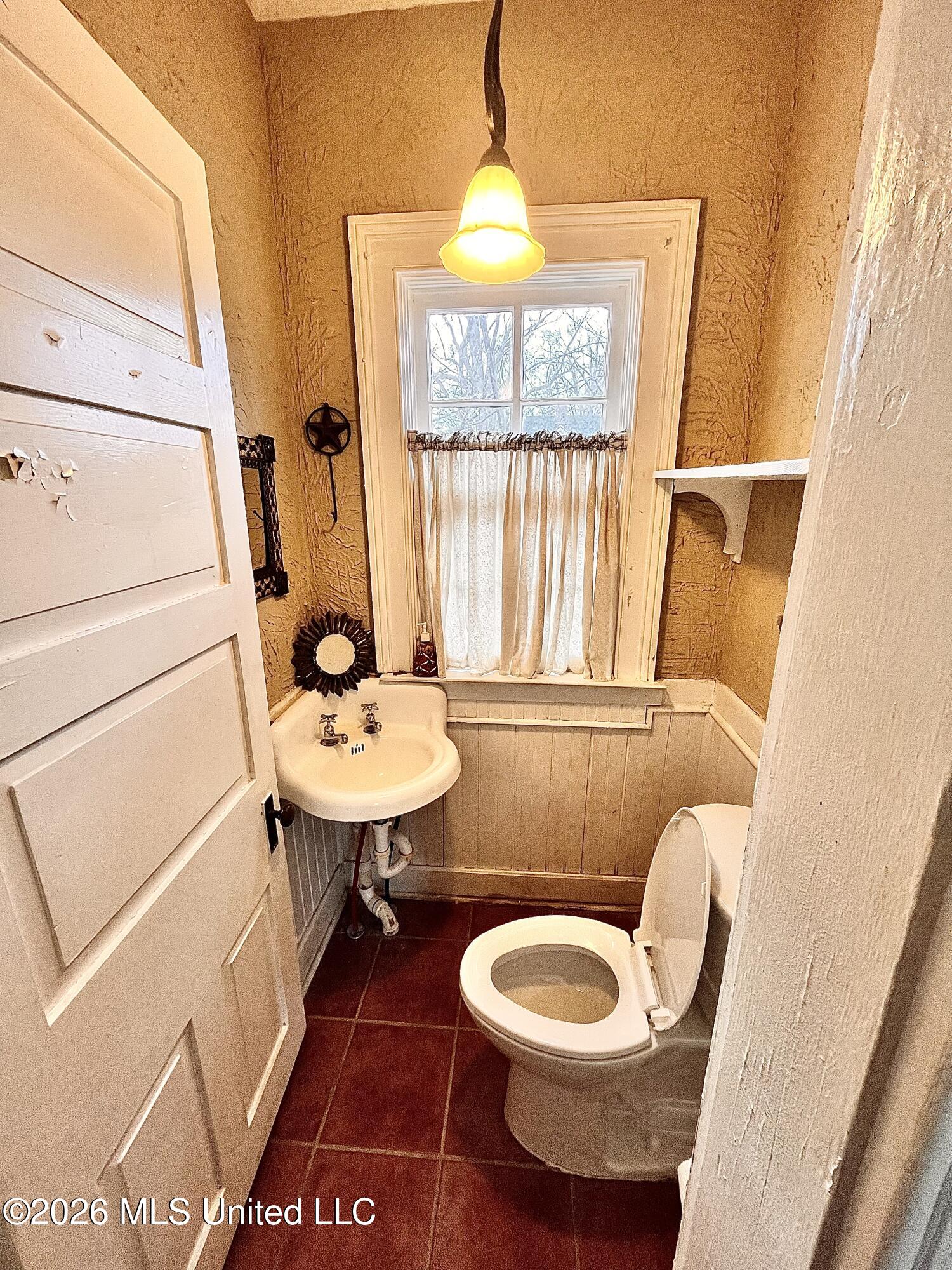 240 W Chulahoma Avenue