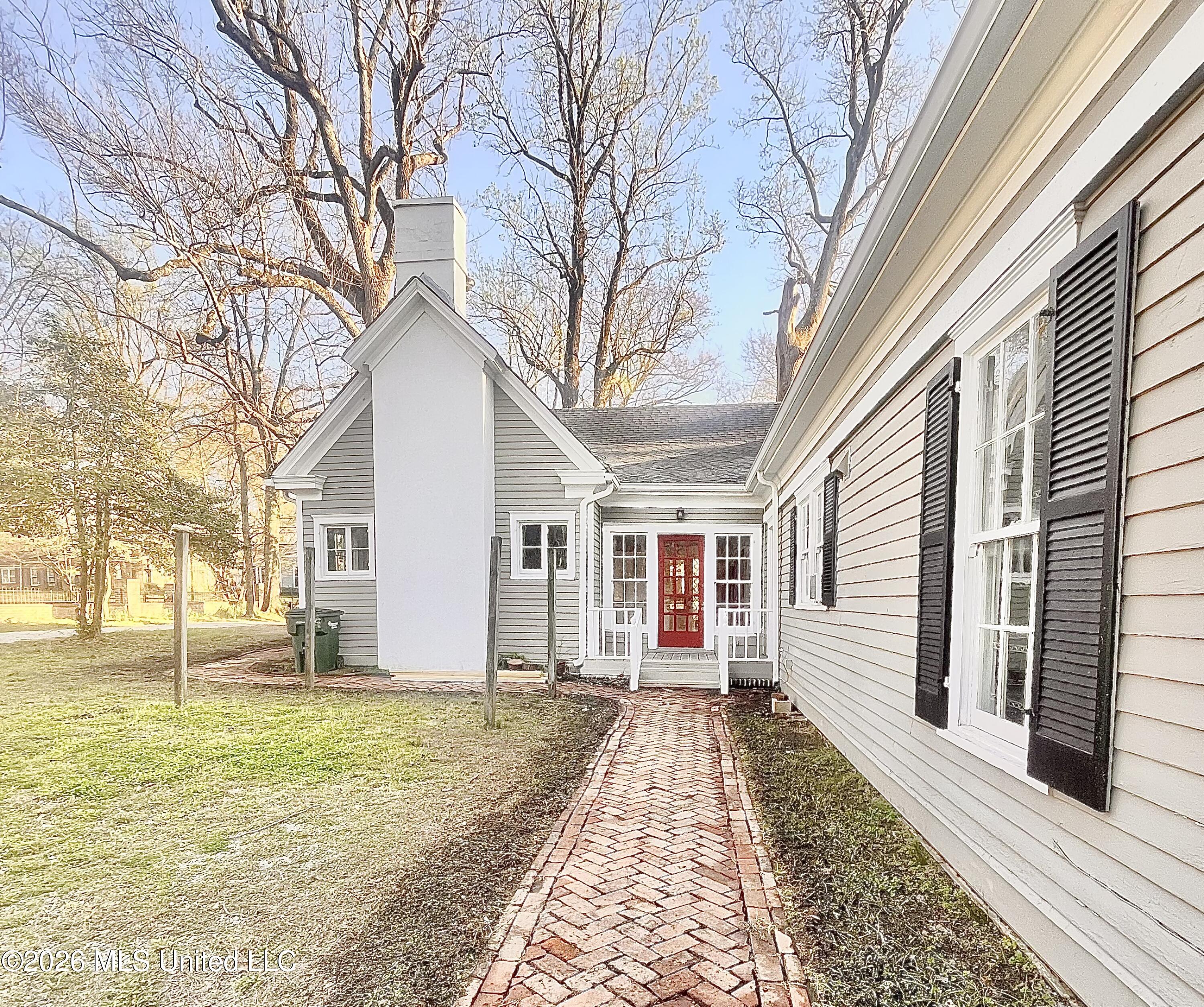 240 W Chulahoma Avenue