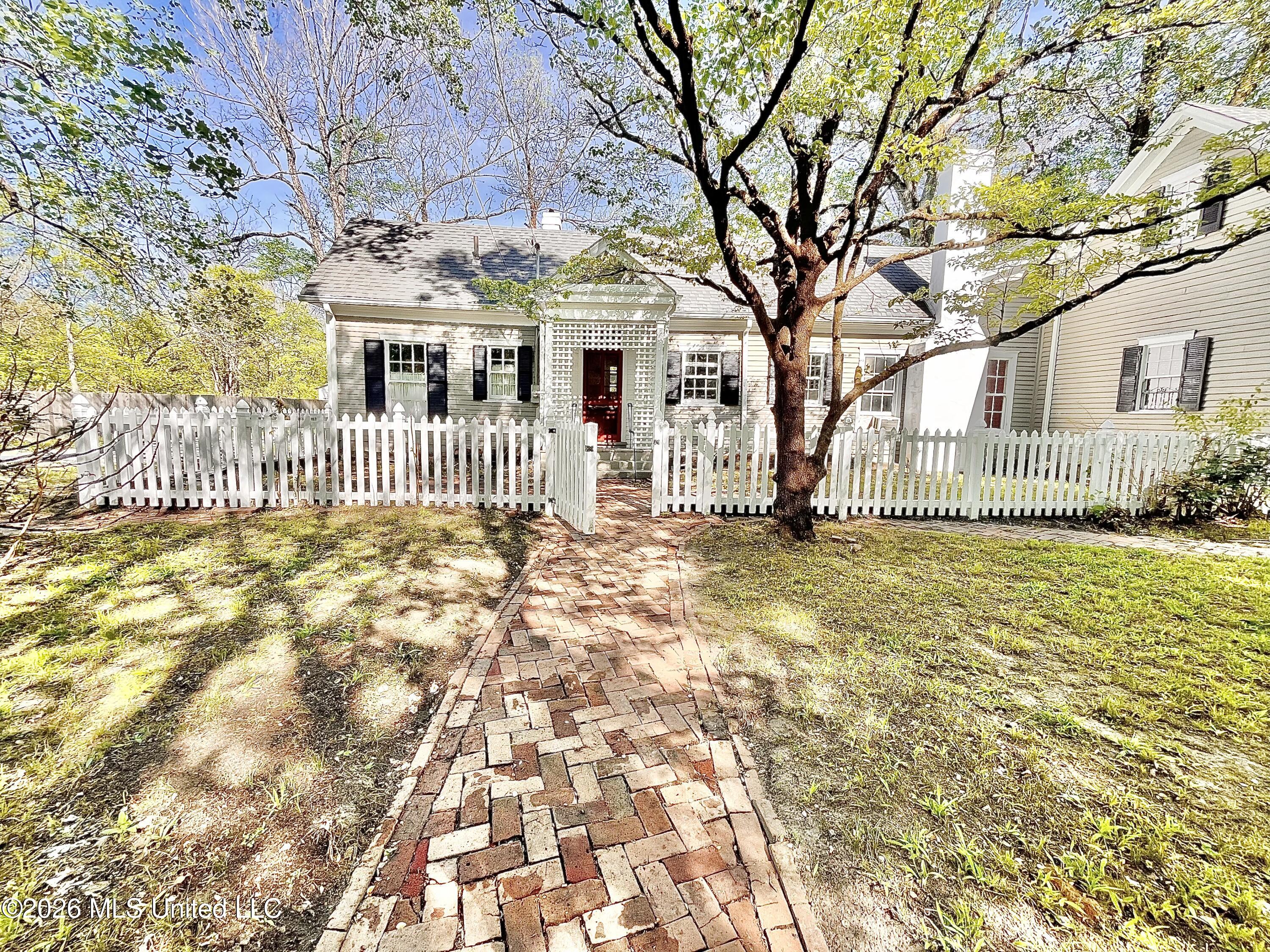 240 W Chulahoma Avenue