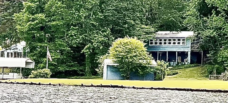 318 Lake Shore