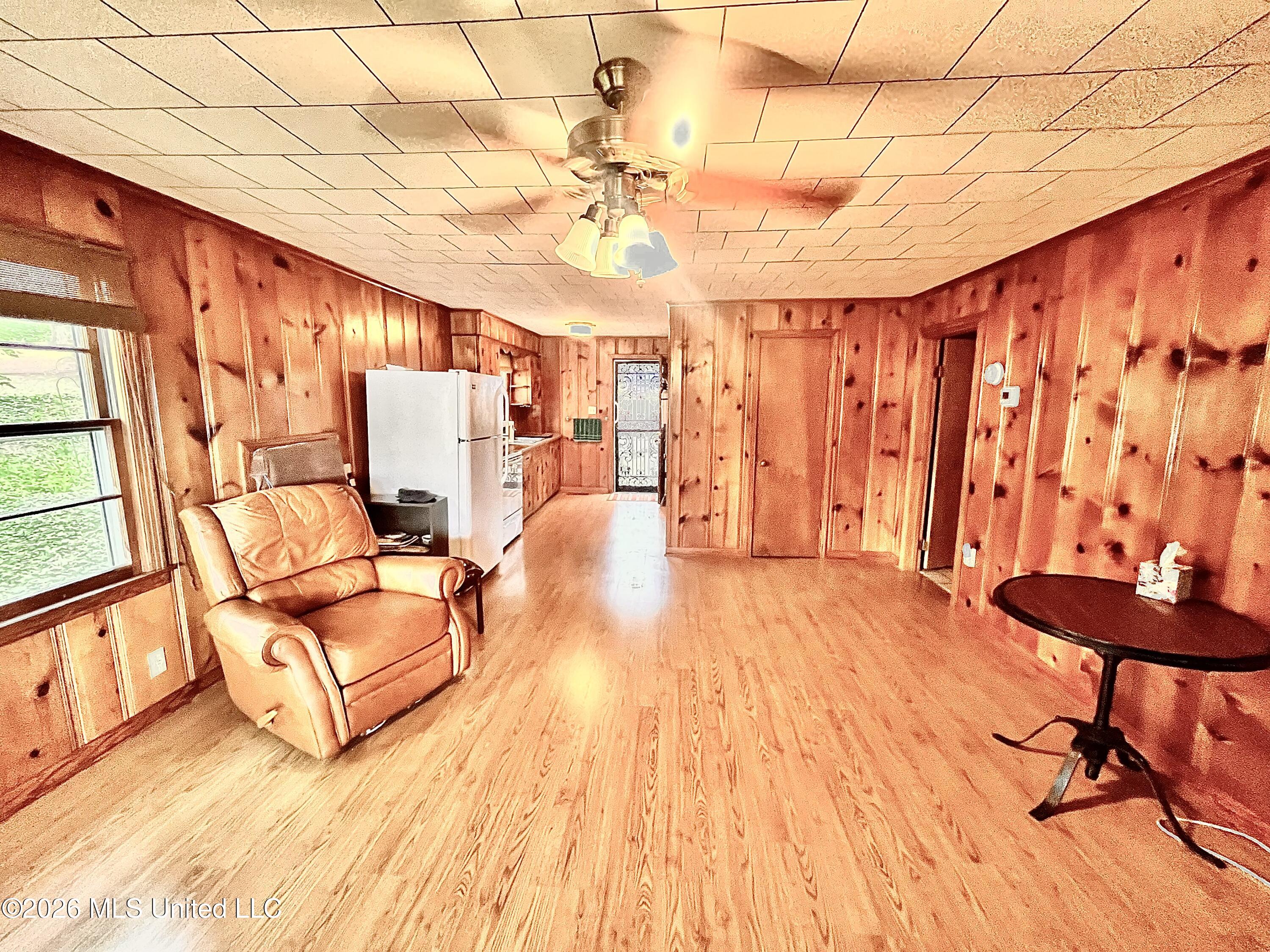 318 Lake Shore