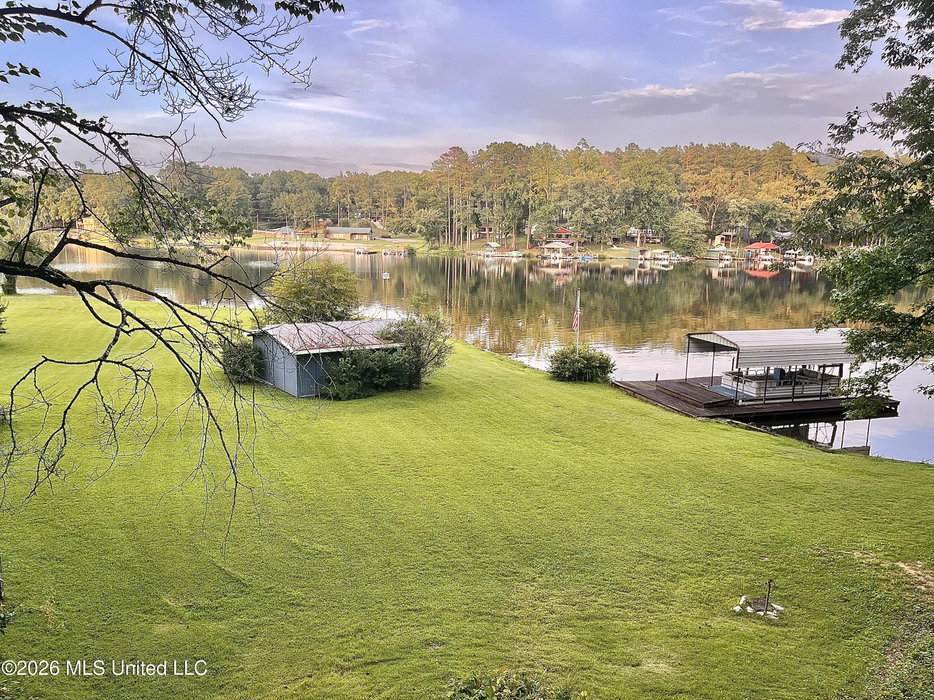 318 Lake Shore