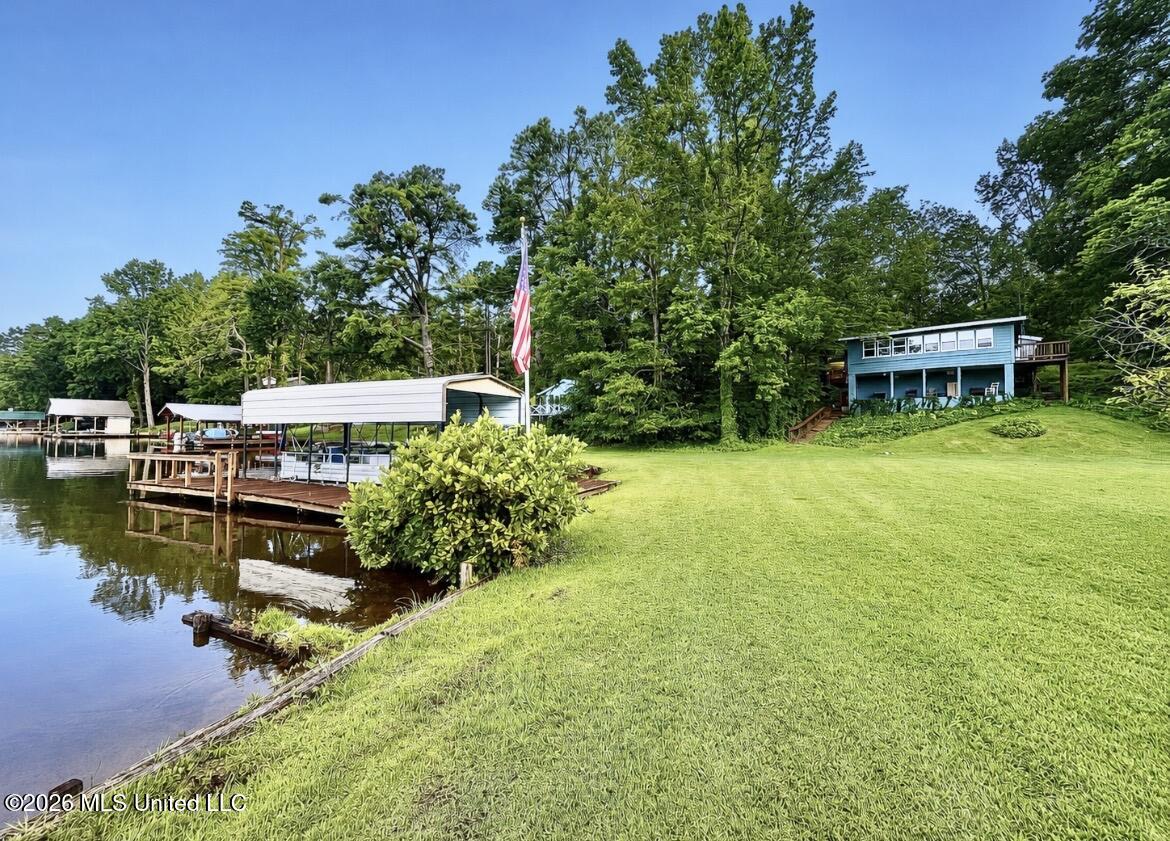 318 Lake Shore