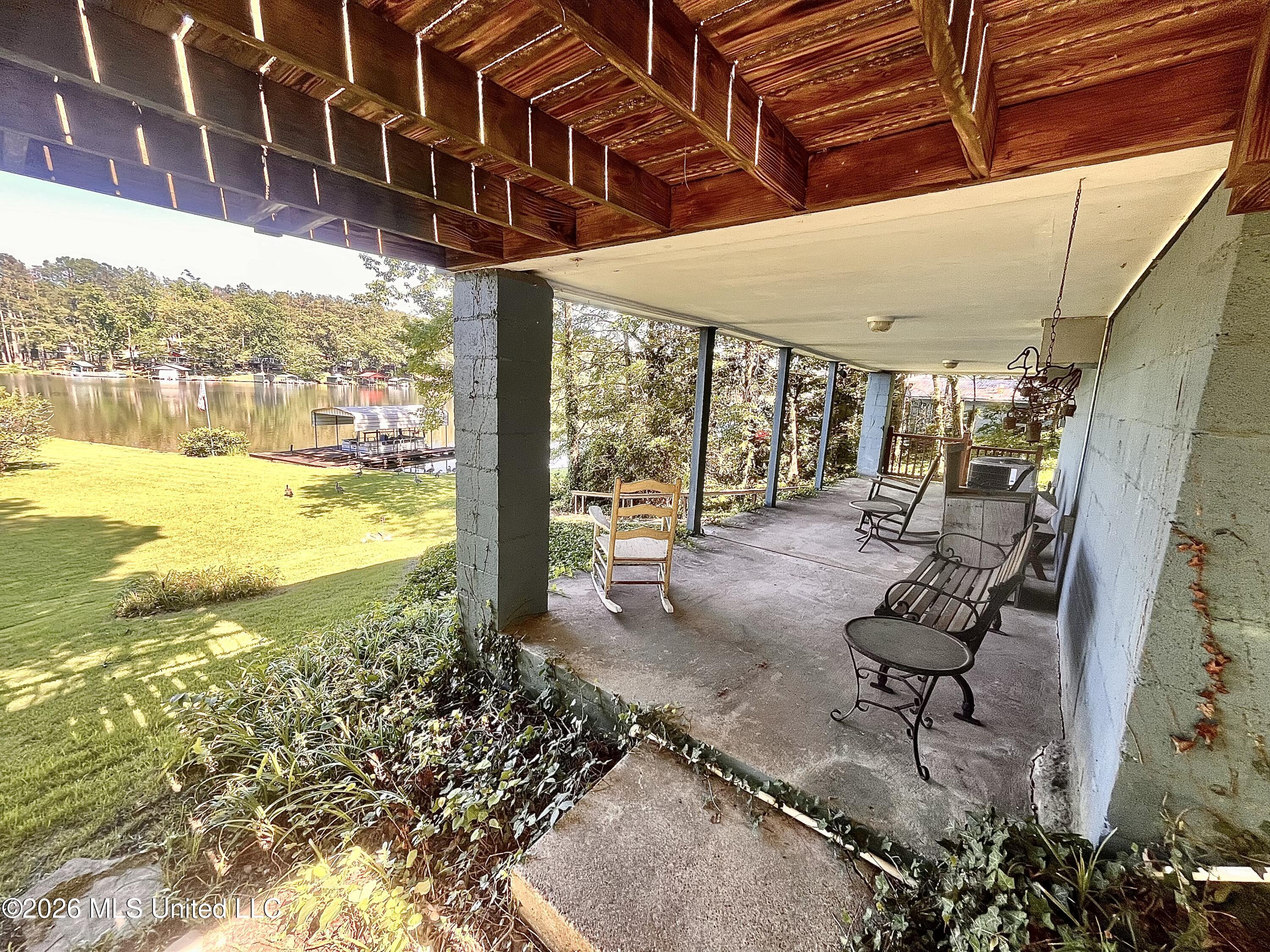 318 Lake Shore