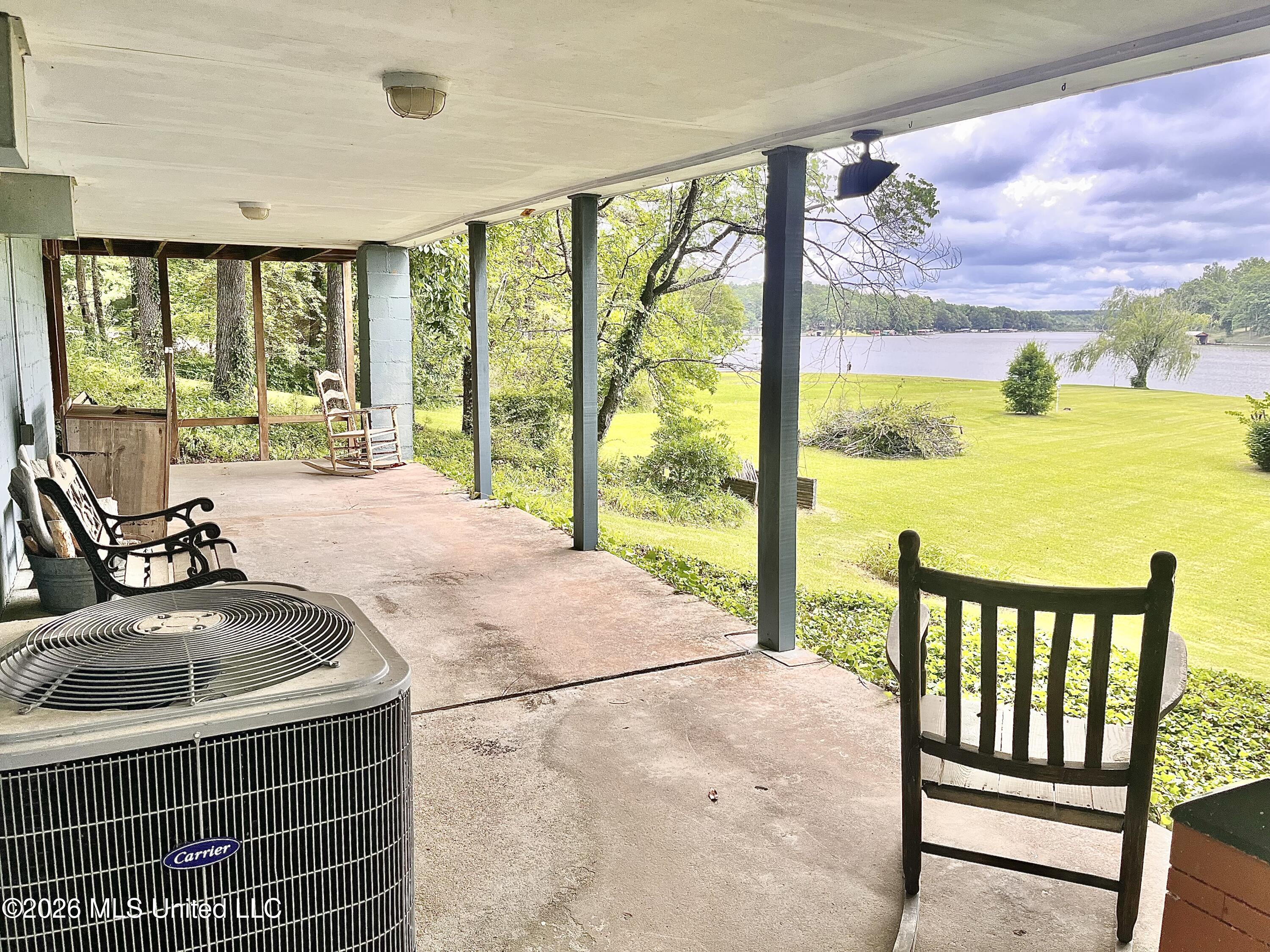 318 Lake Shore