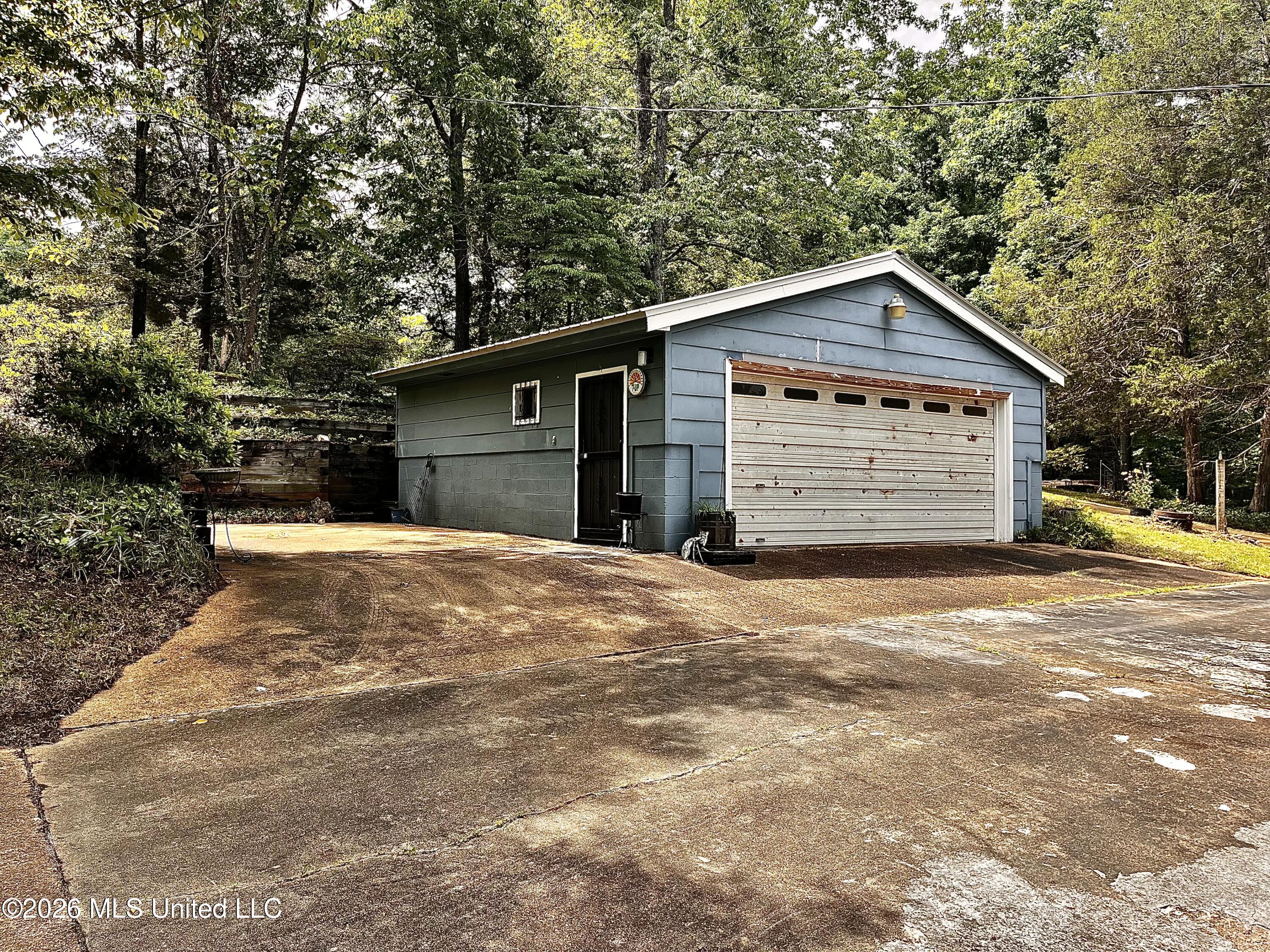 318 Lake Shore