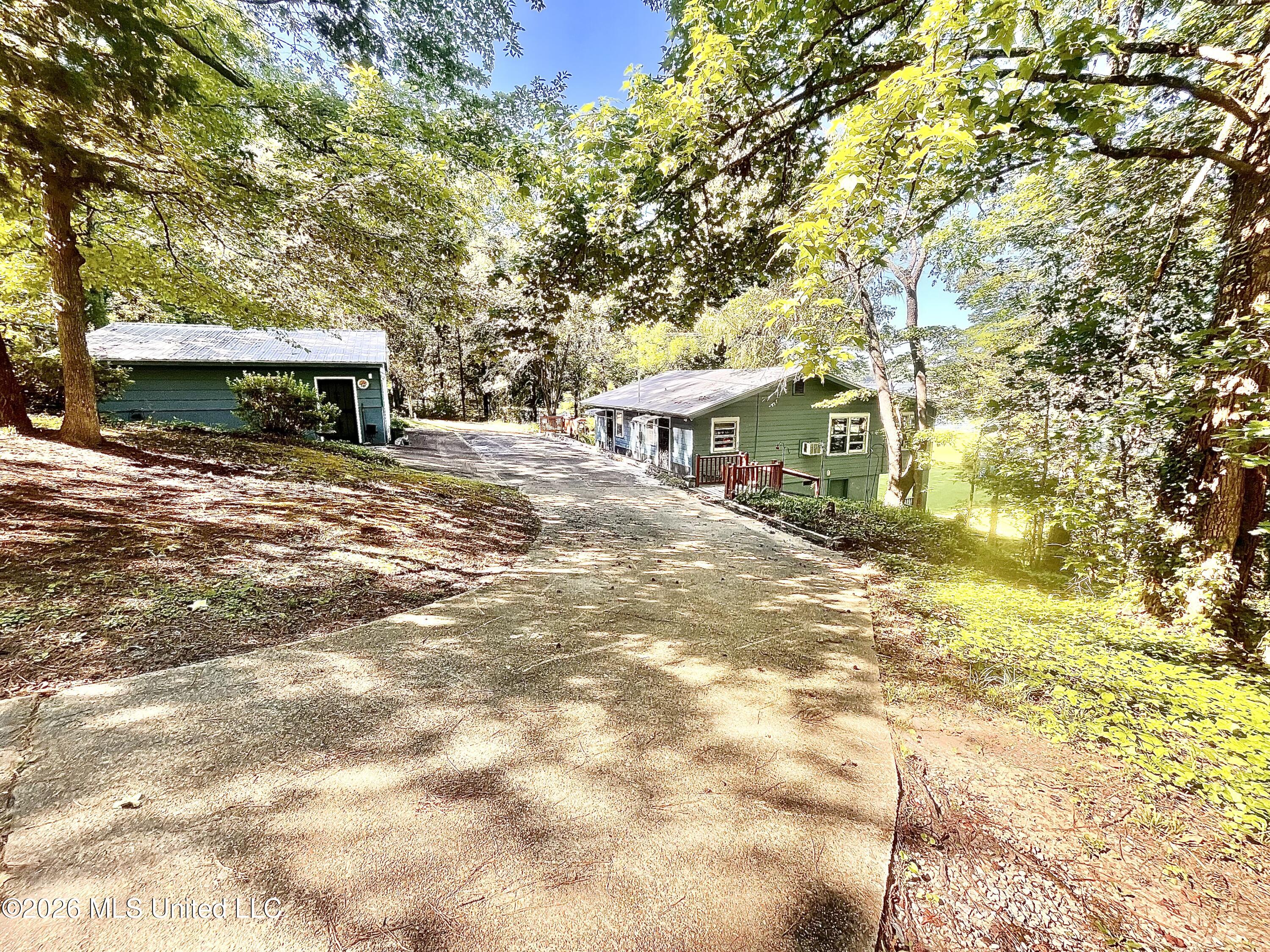 318 Lake Shore