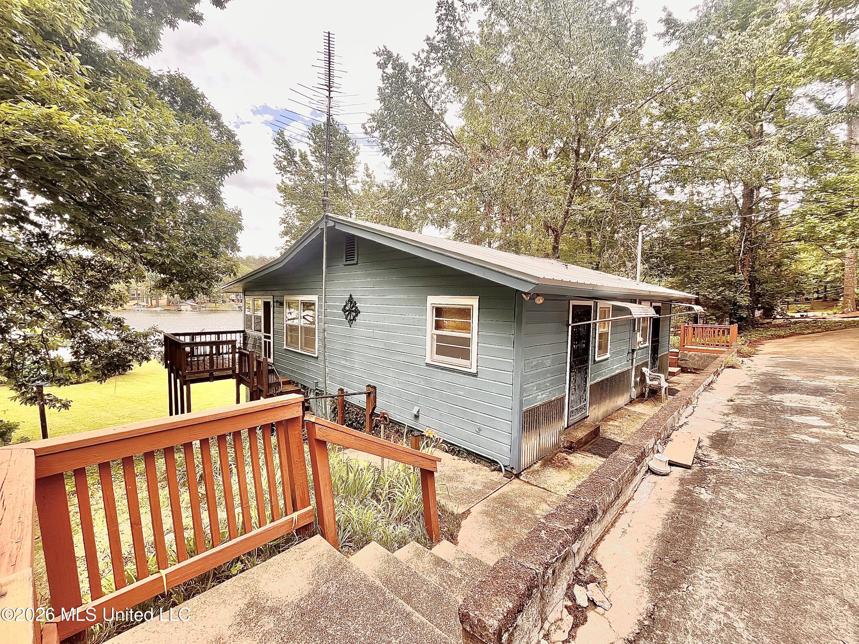 318 Lake Shore