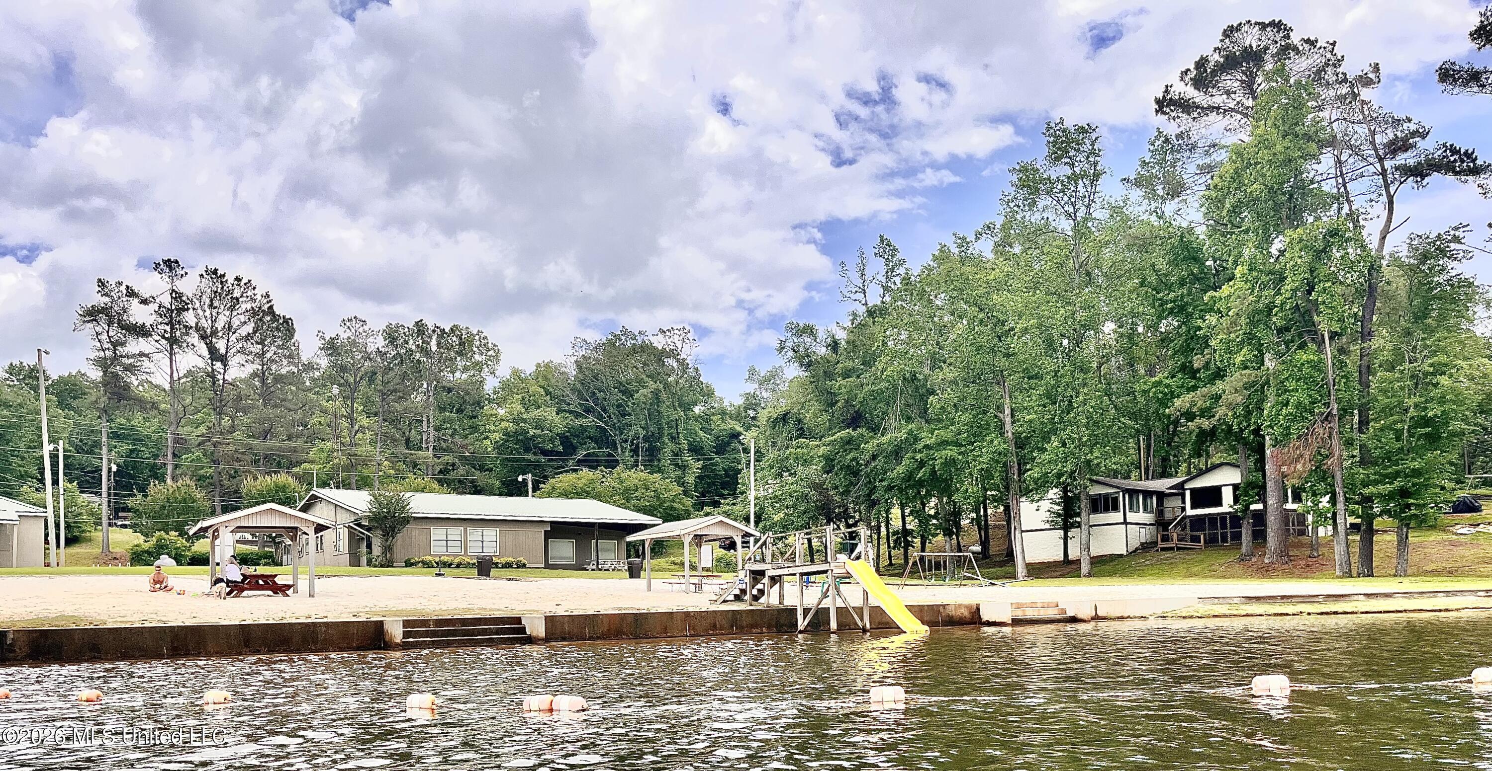 318 Lake Shore