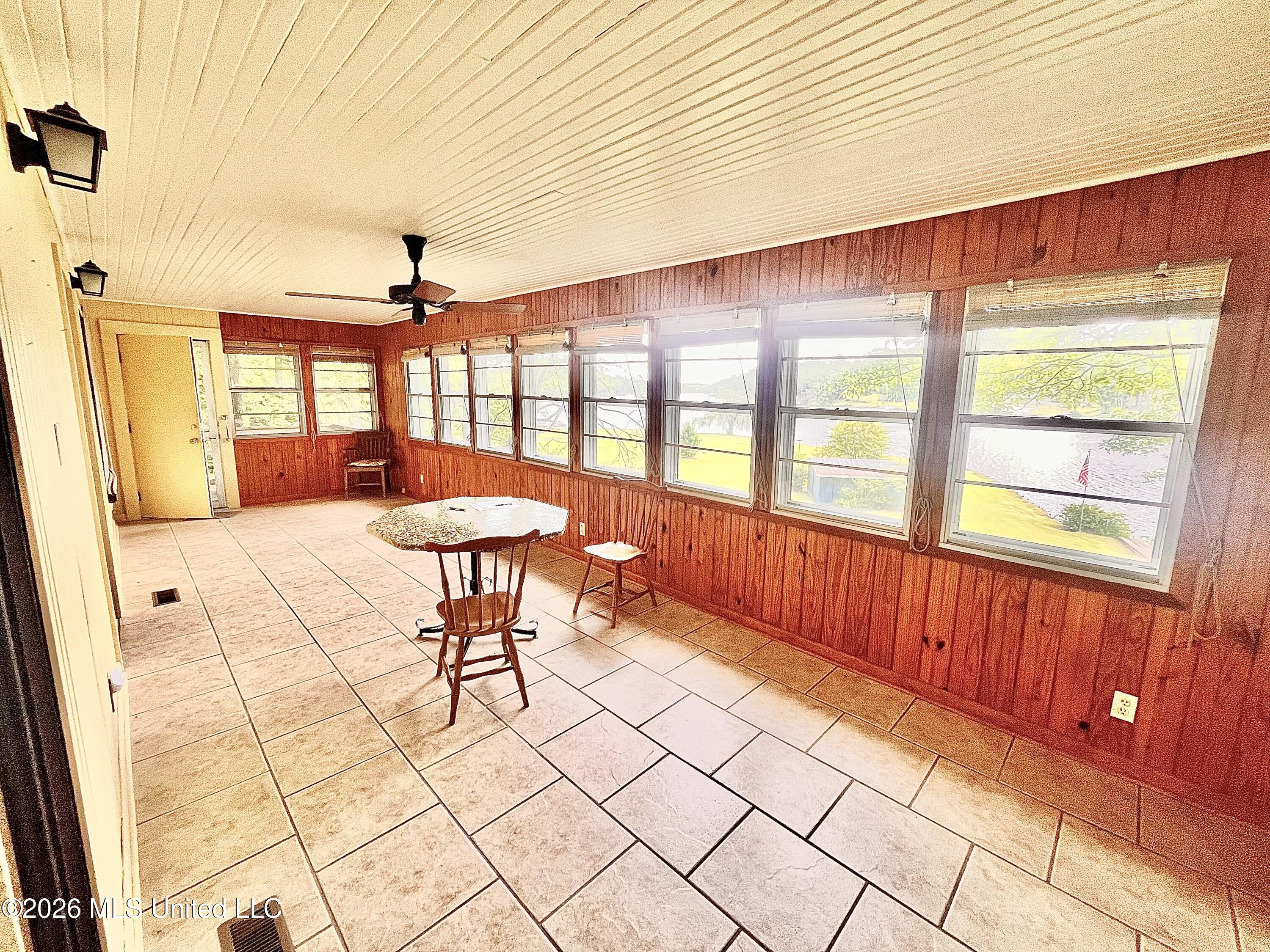 318 Lake Shore