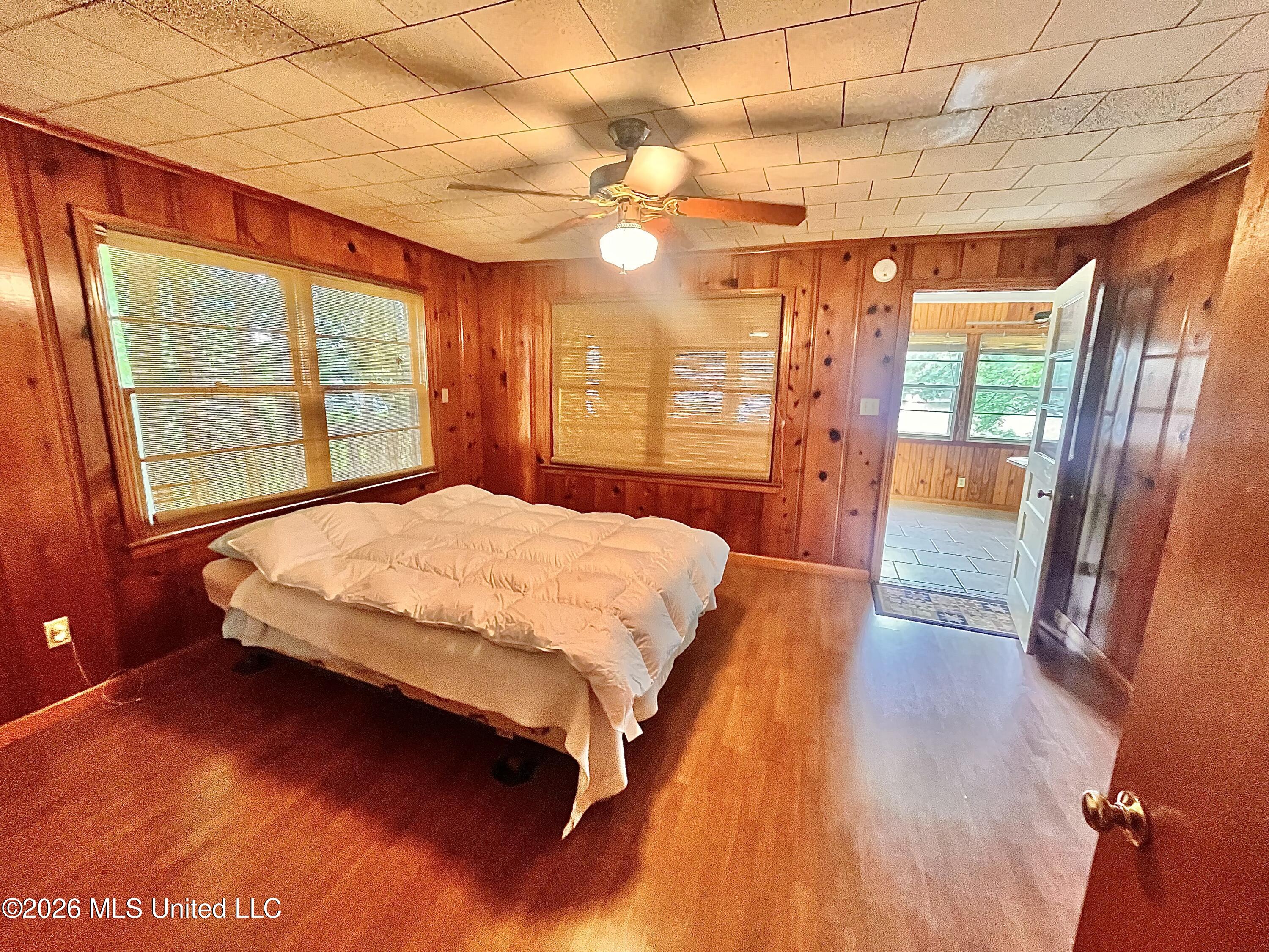 318 Lake Shore