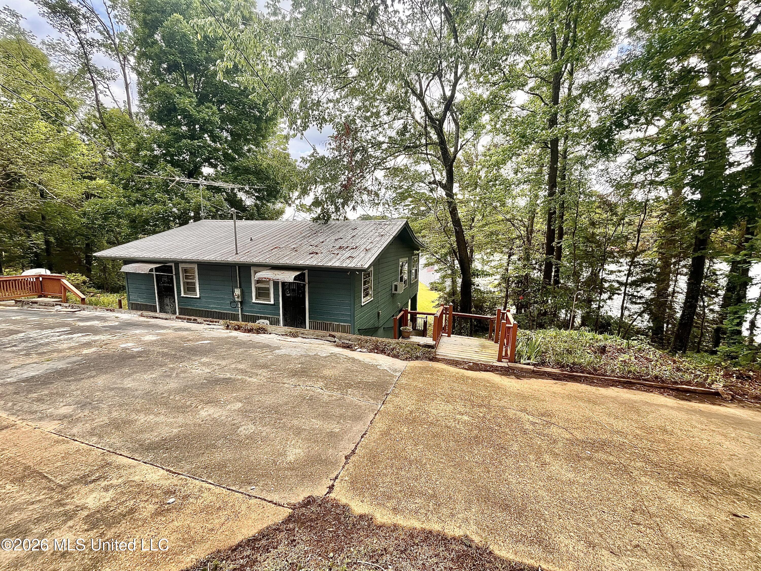 318 Lake Shore