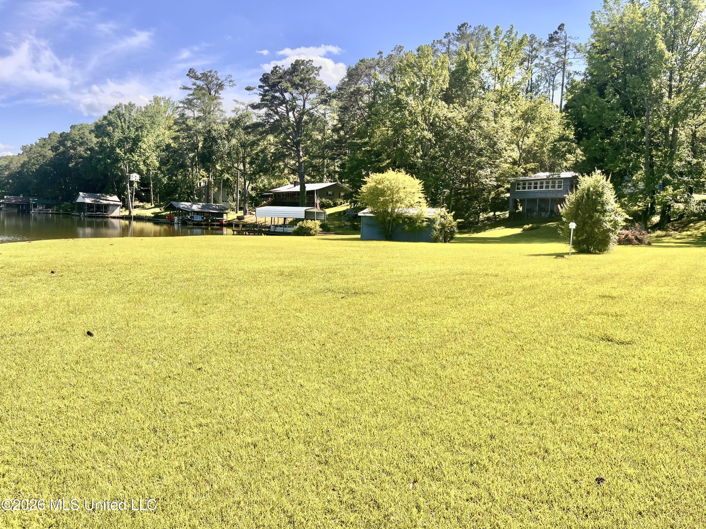 318 Lake Shore