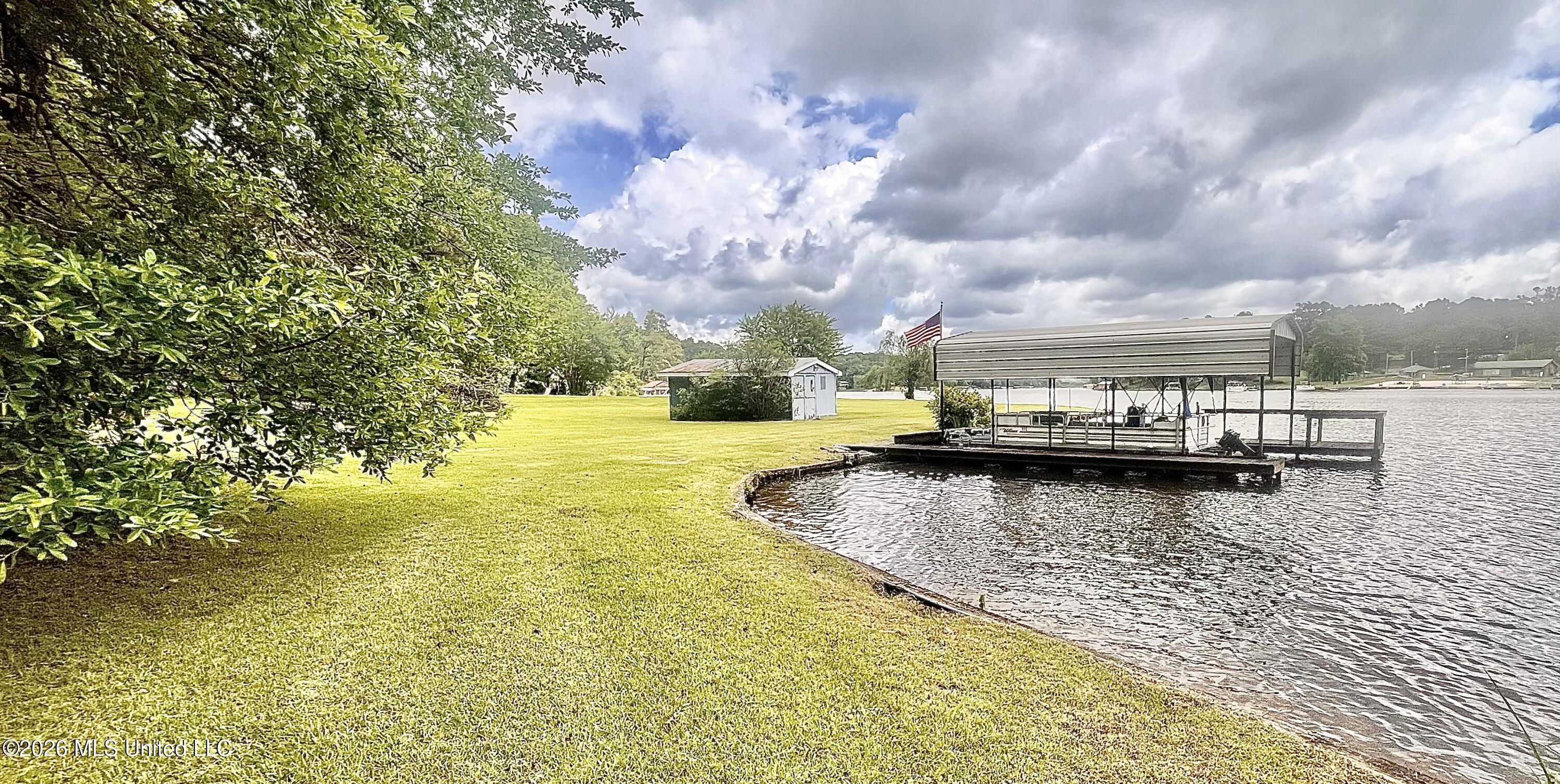 318 Lake Shore