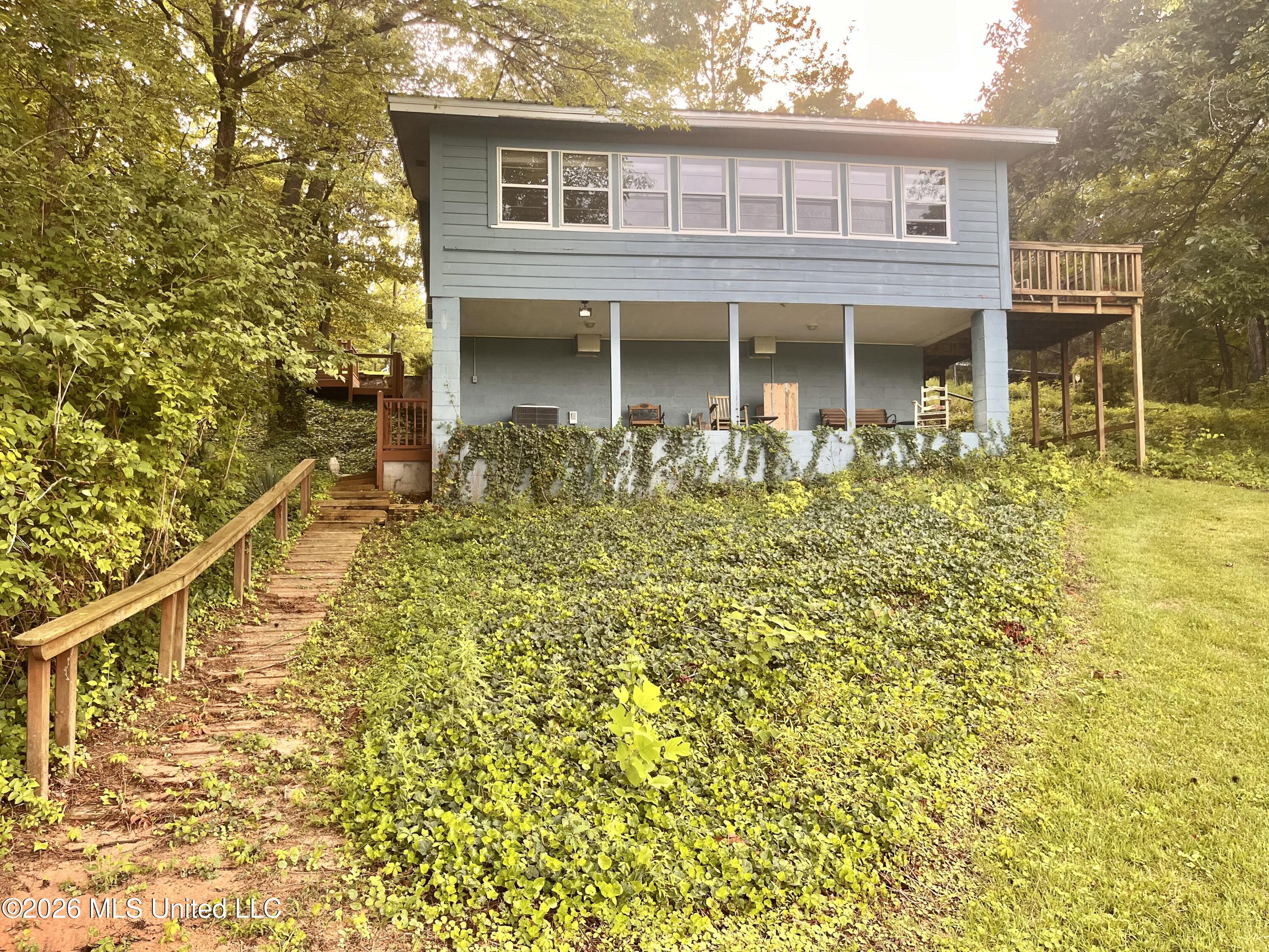 318 Lake Shore