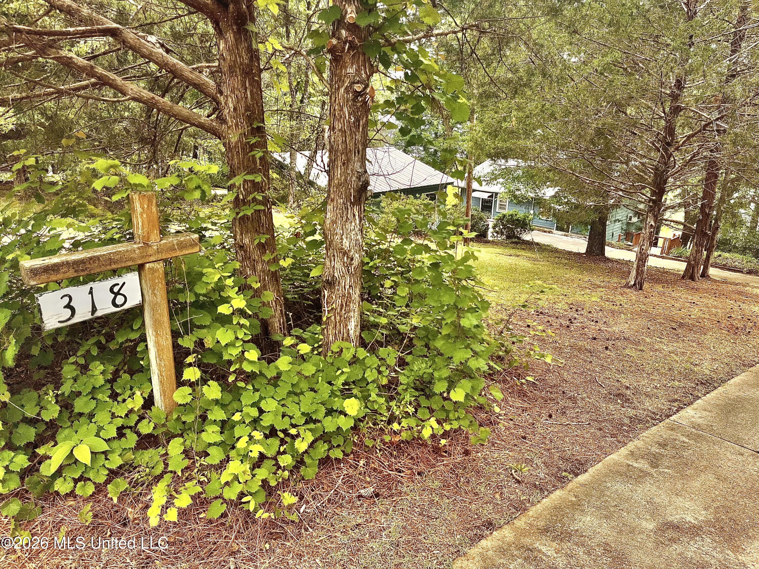 318 Lake Shore