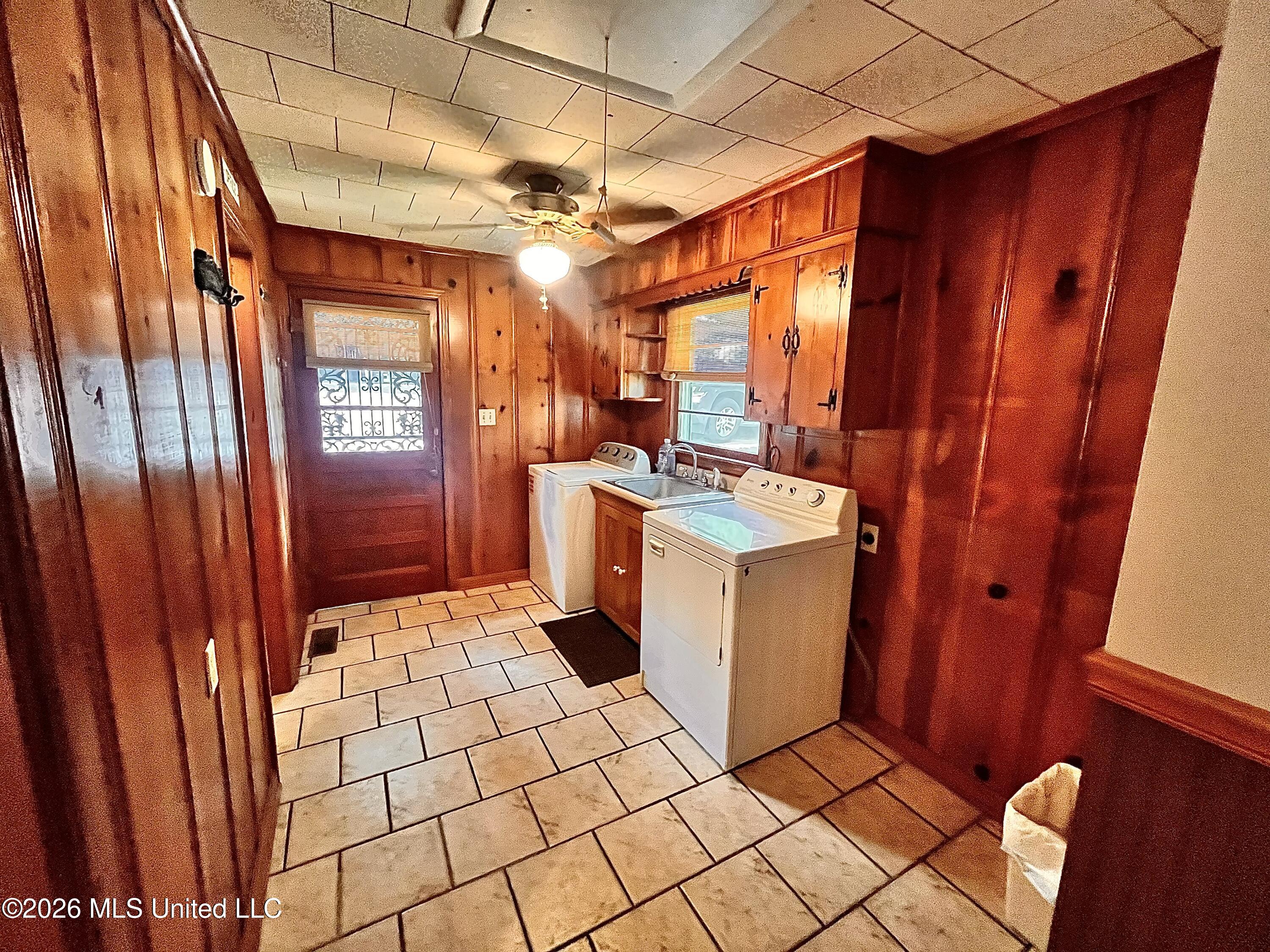 318 Lake Shore