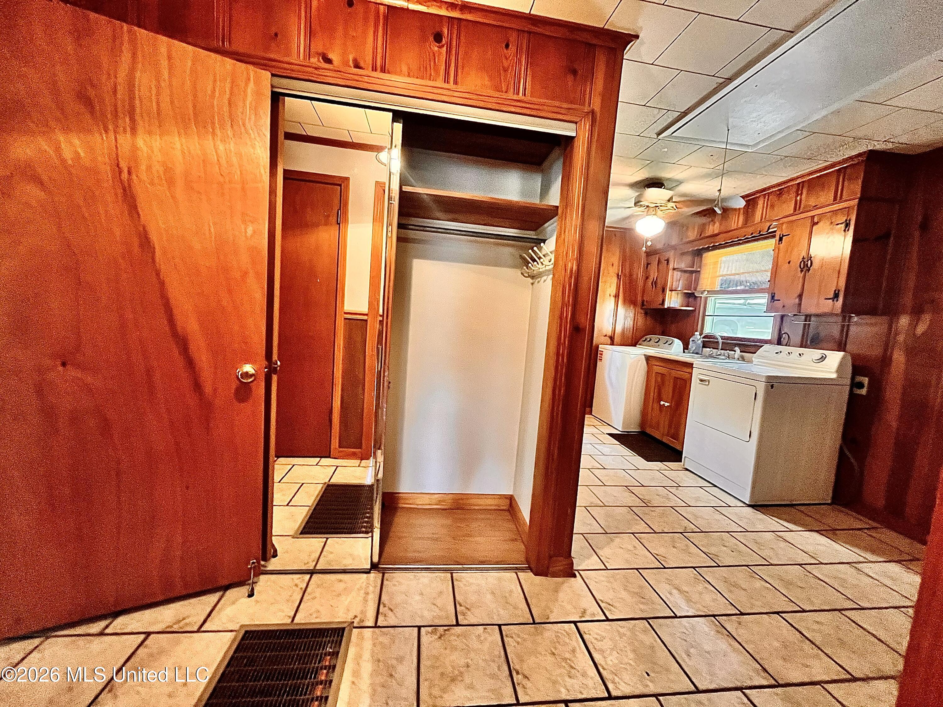 318 Lake Shore