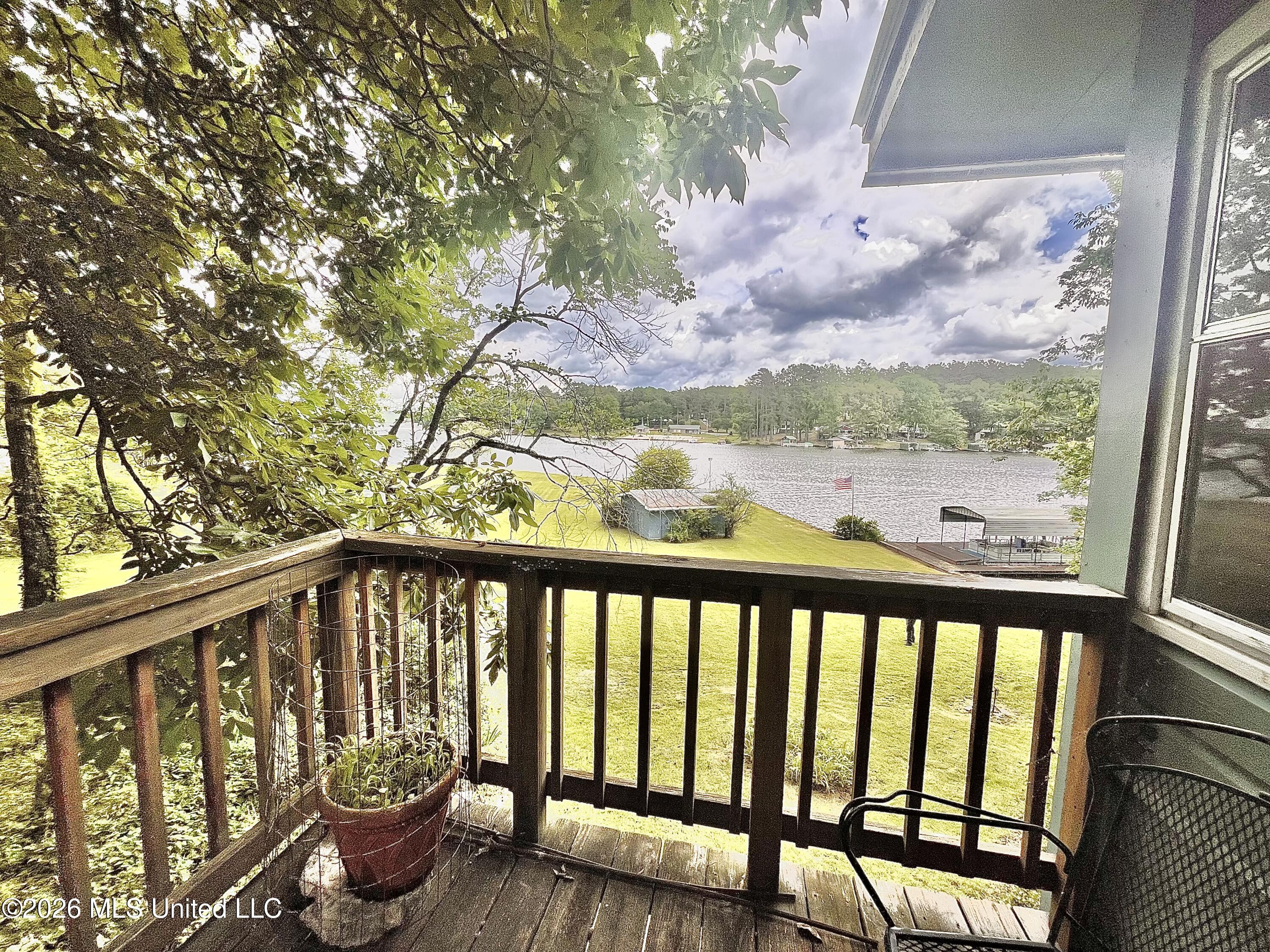 318 Lake Shore