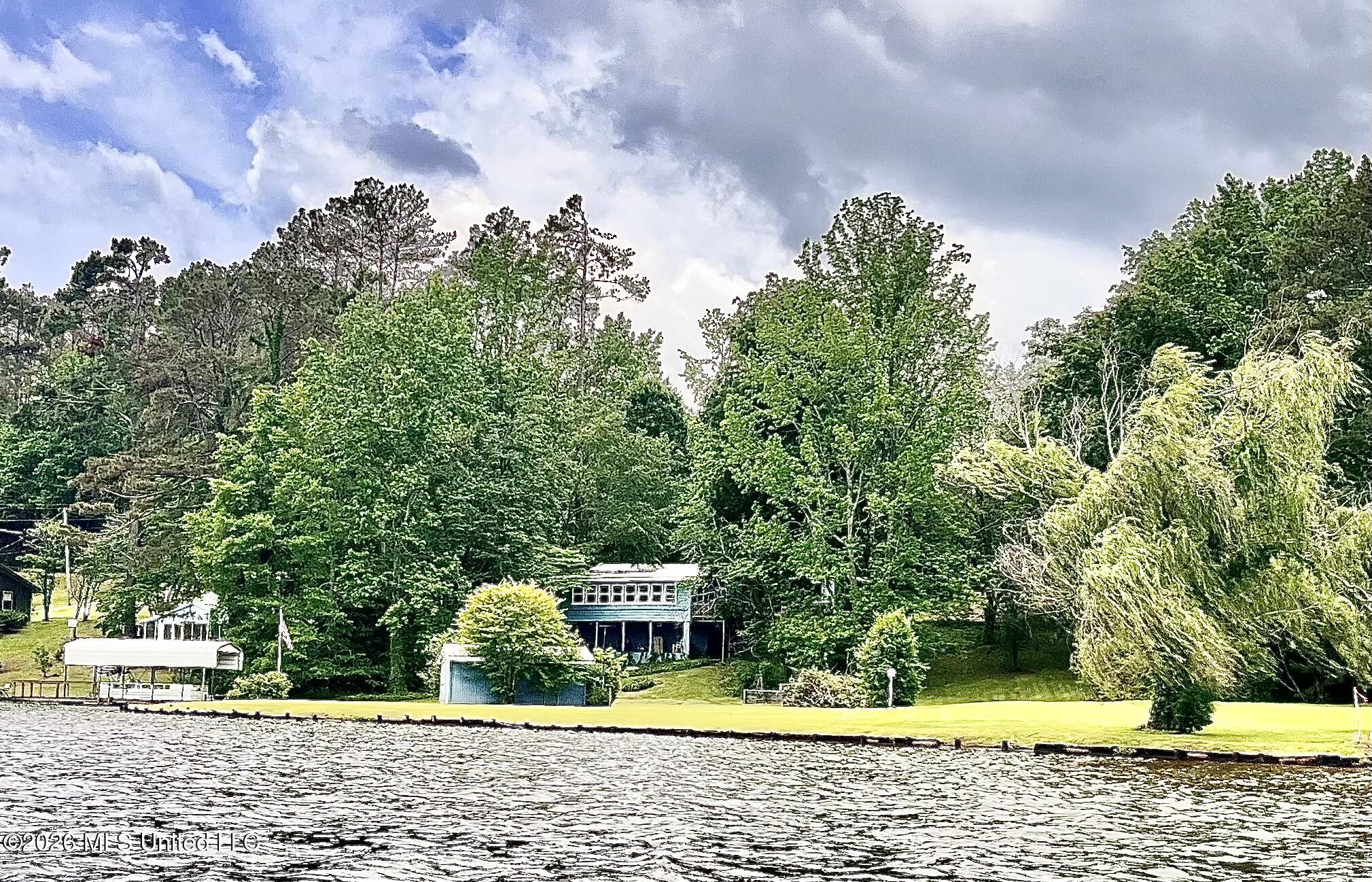 318 Lake Shore