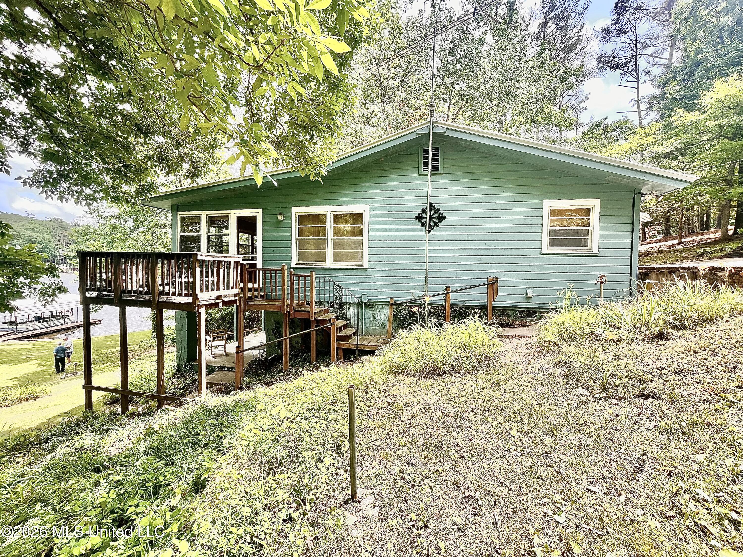 318 Lake Shore