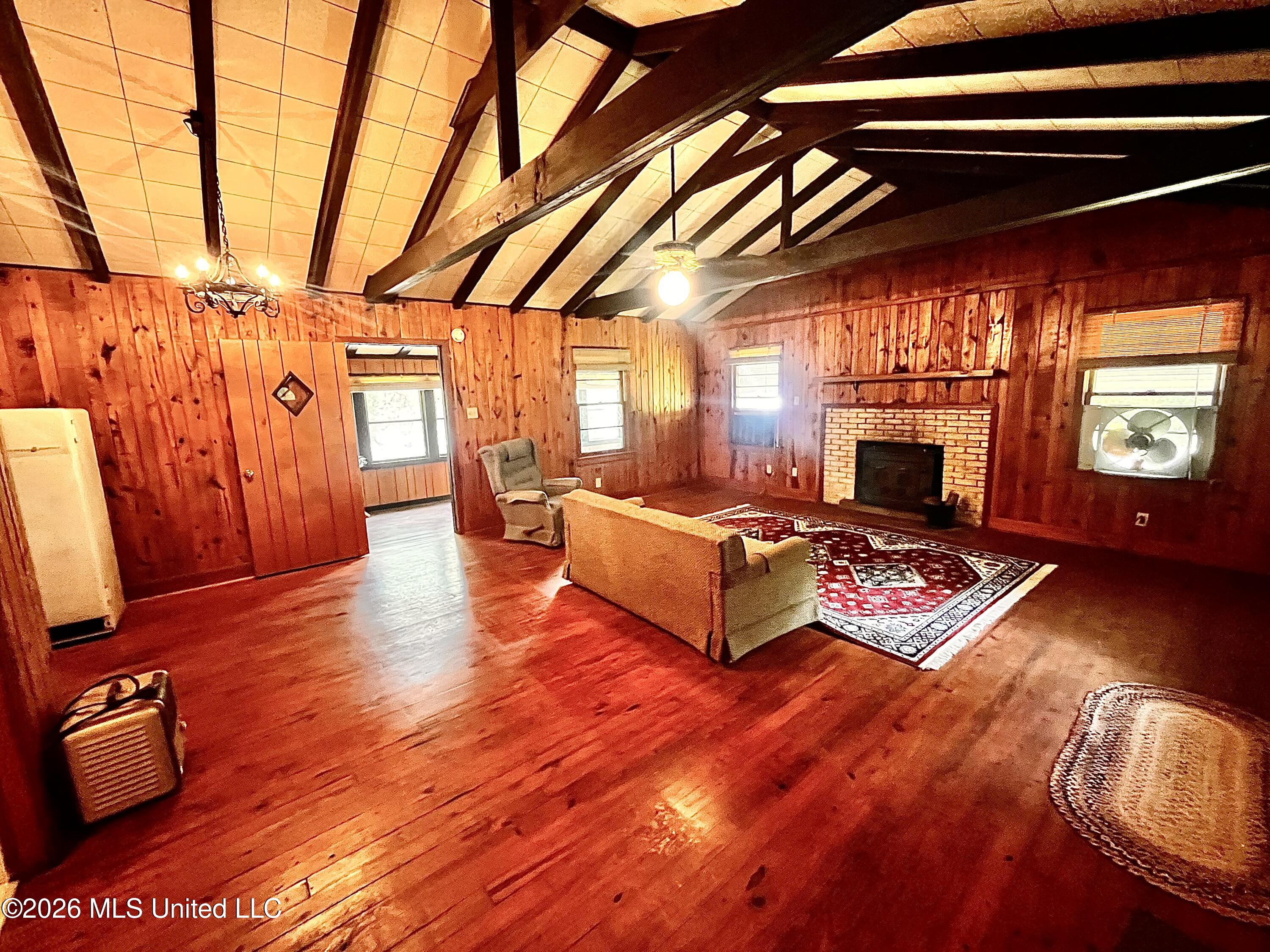 318 Lake Shore