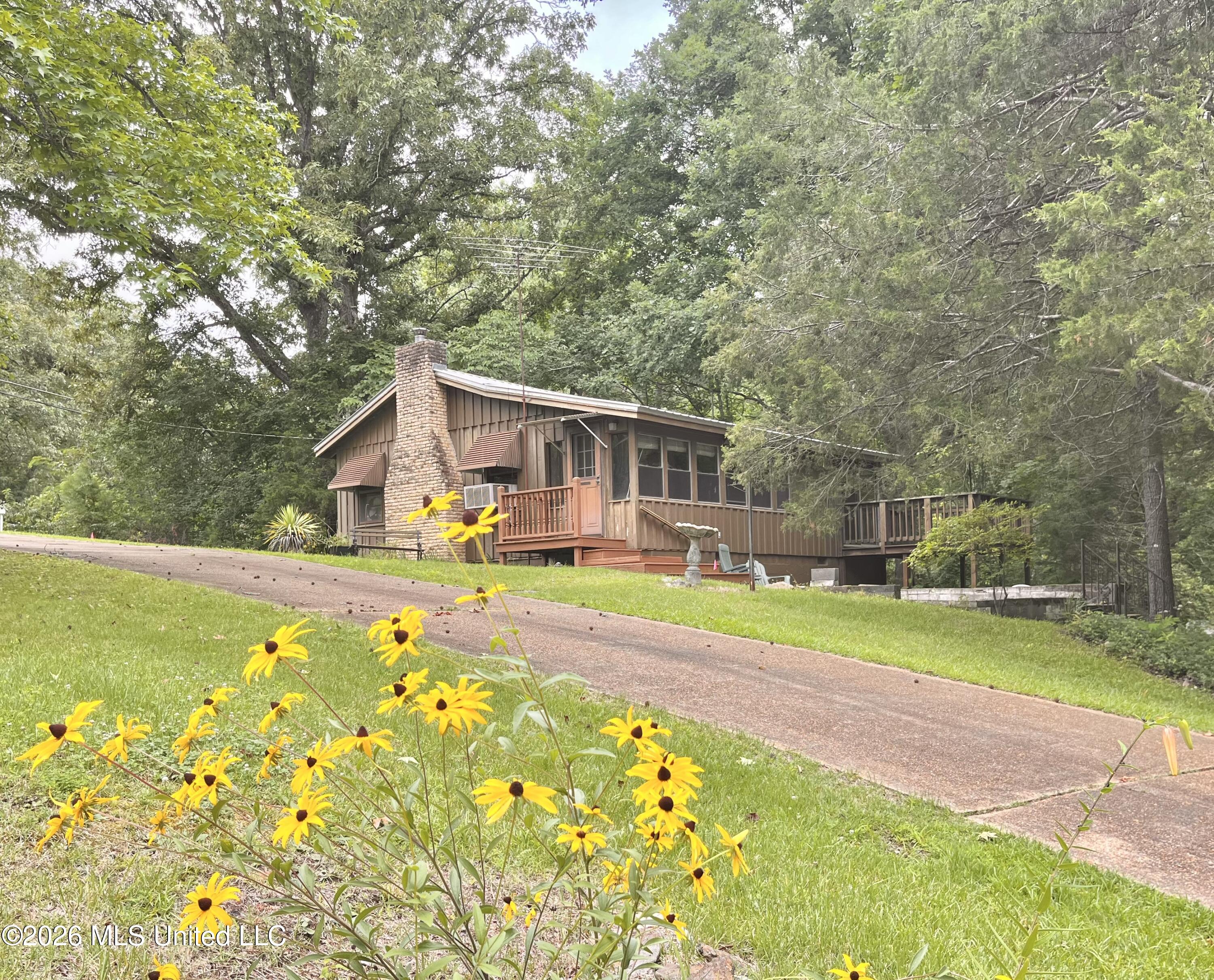 318 Lake Shore
