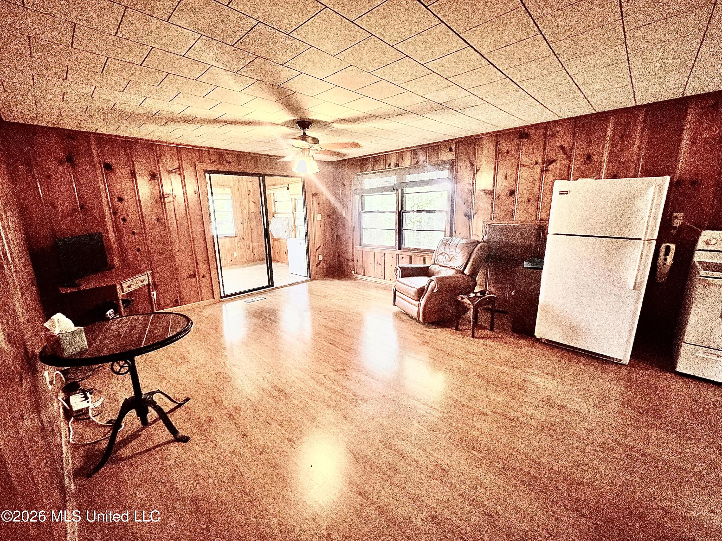 318 Lake Shore