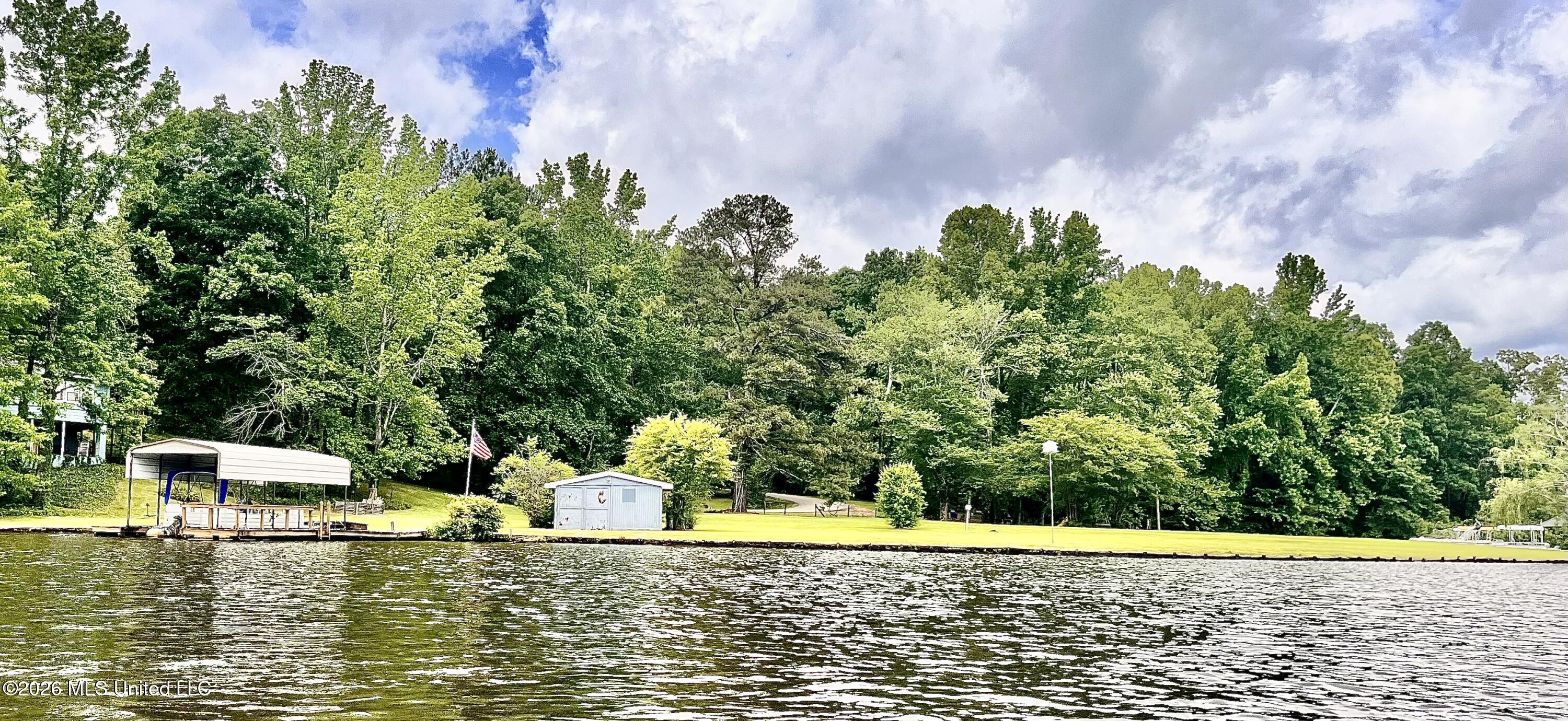 318 Lake Shore