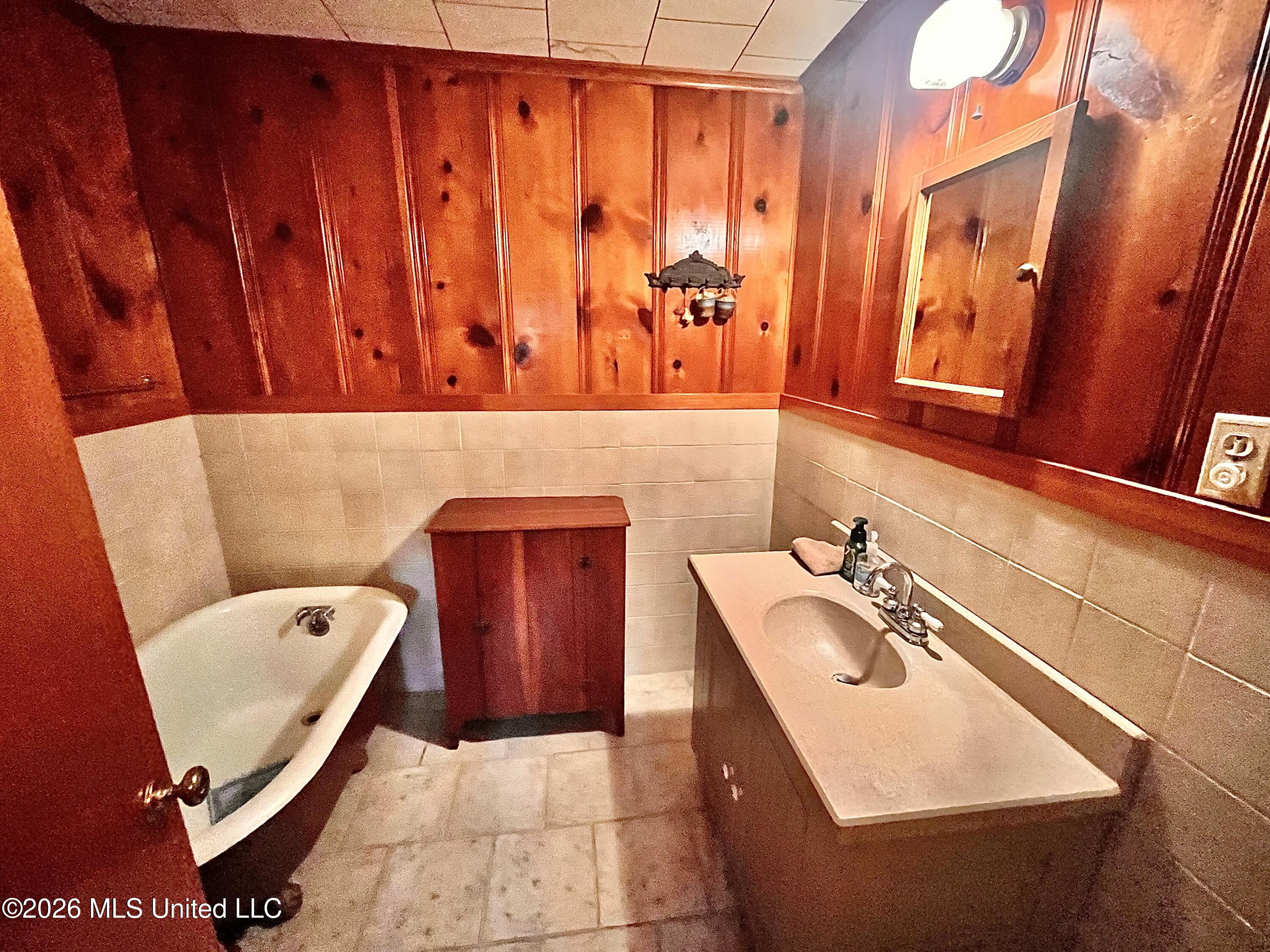 318 Lake Shore
