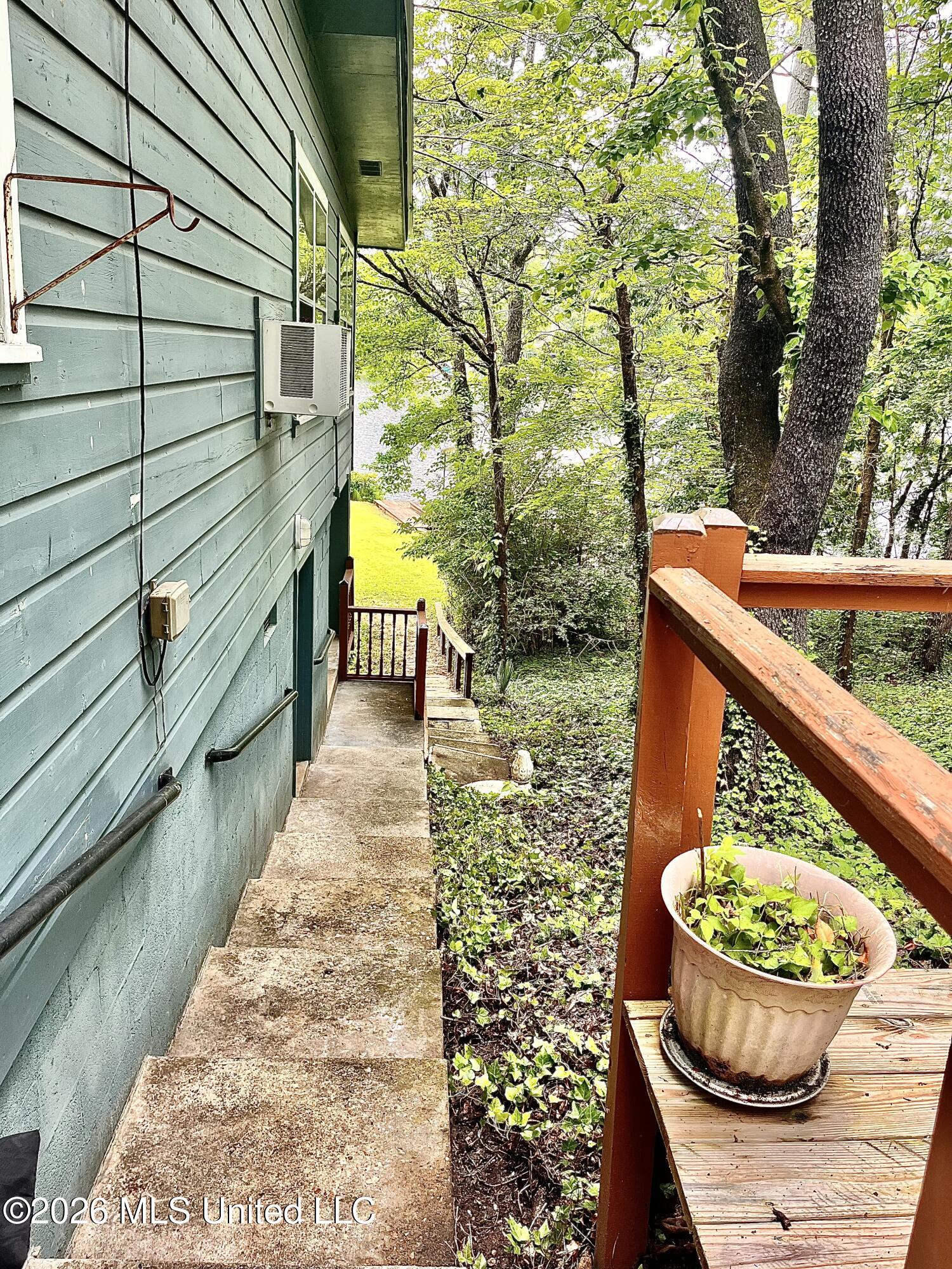 318 Lake Shore