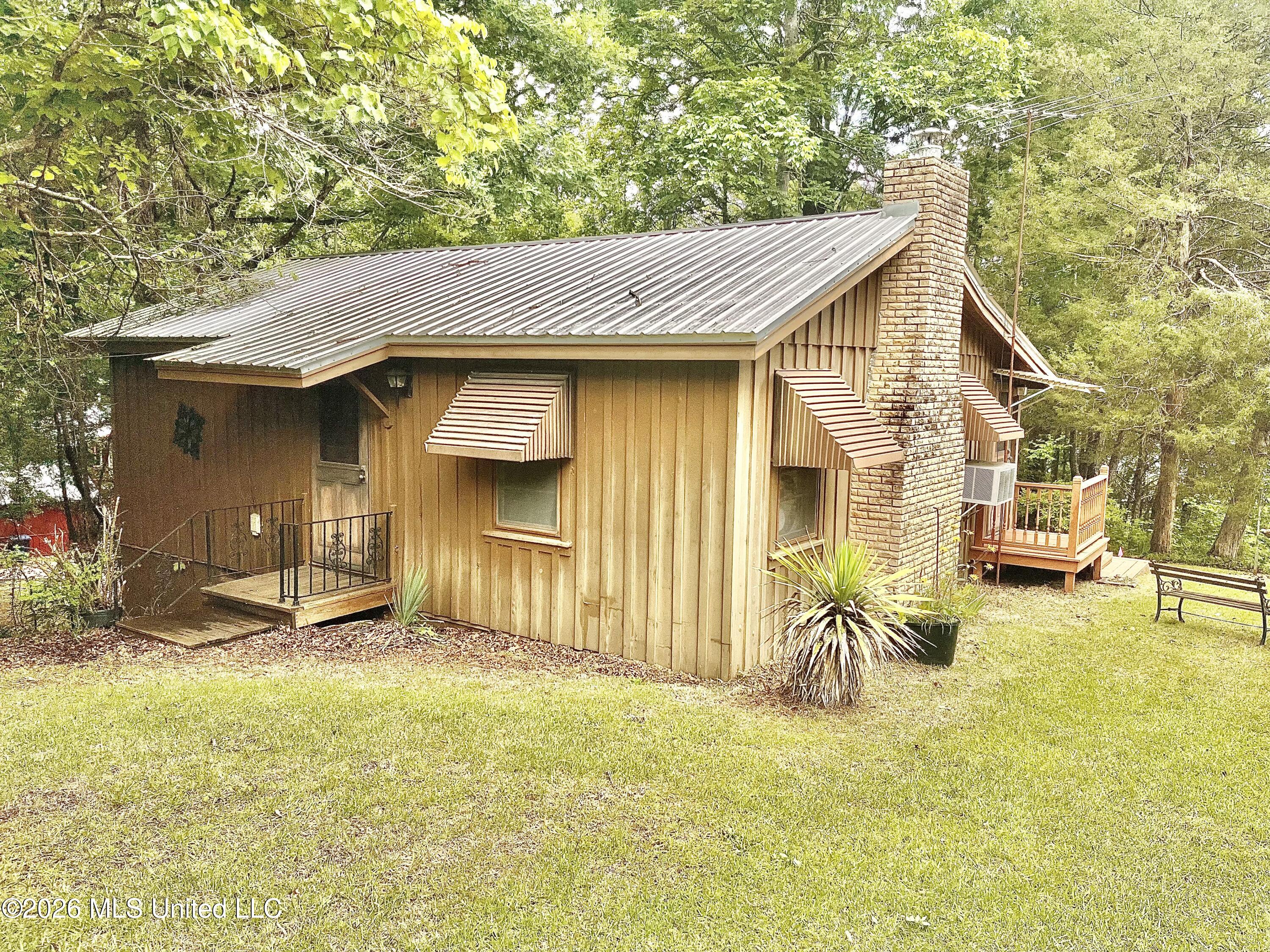 318 Lake Shore