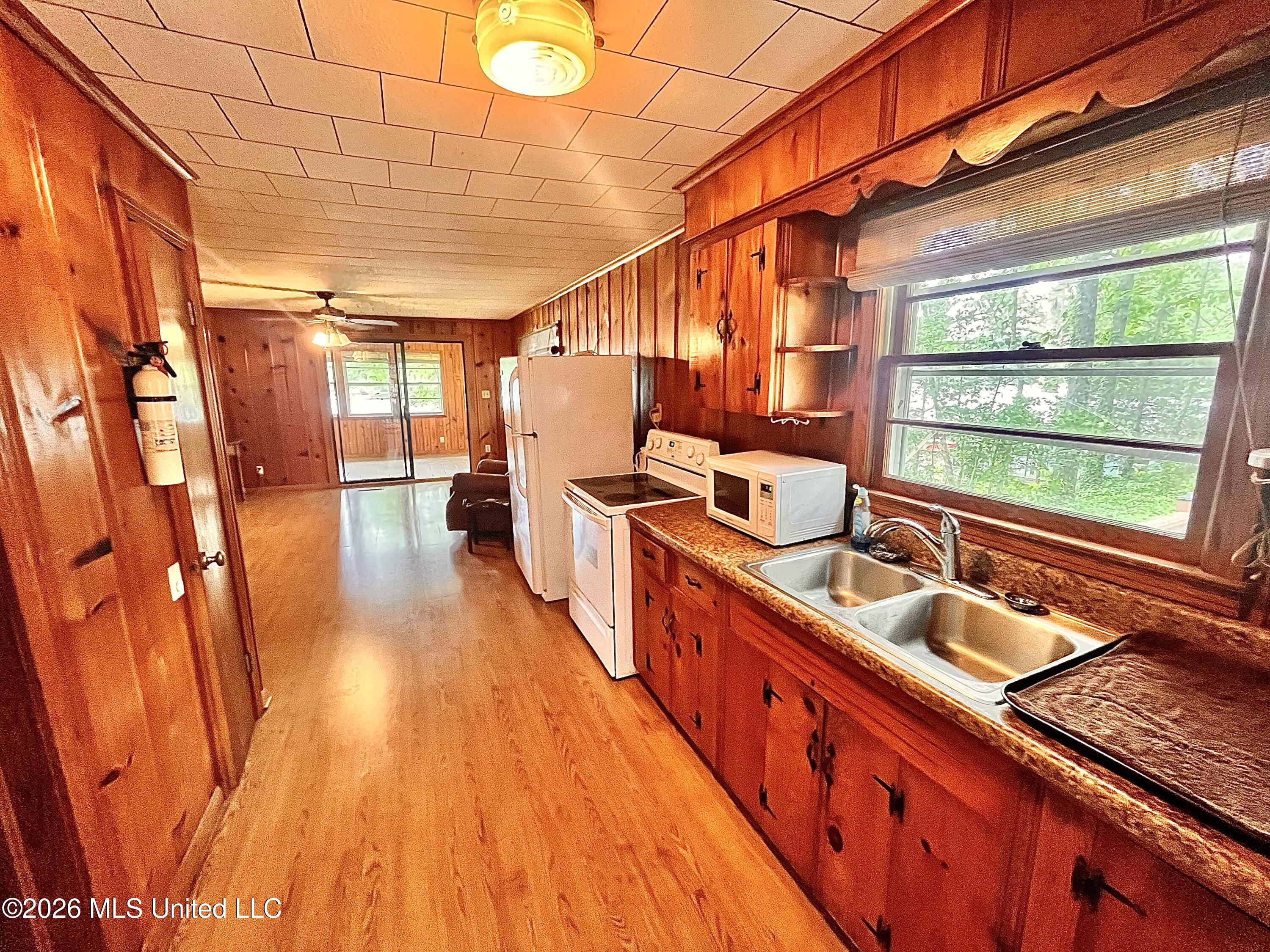 318 Lake Shore