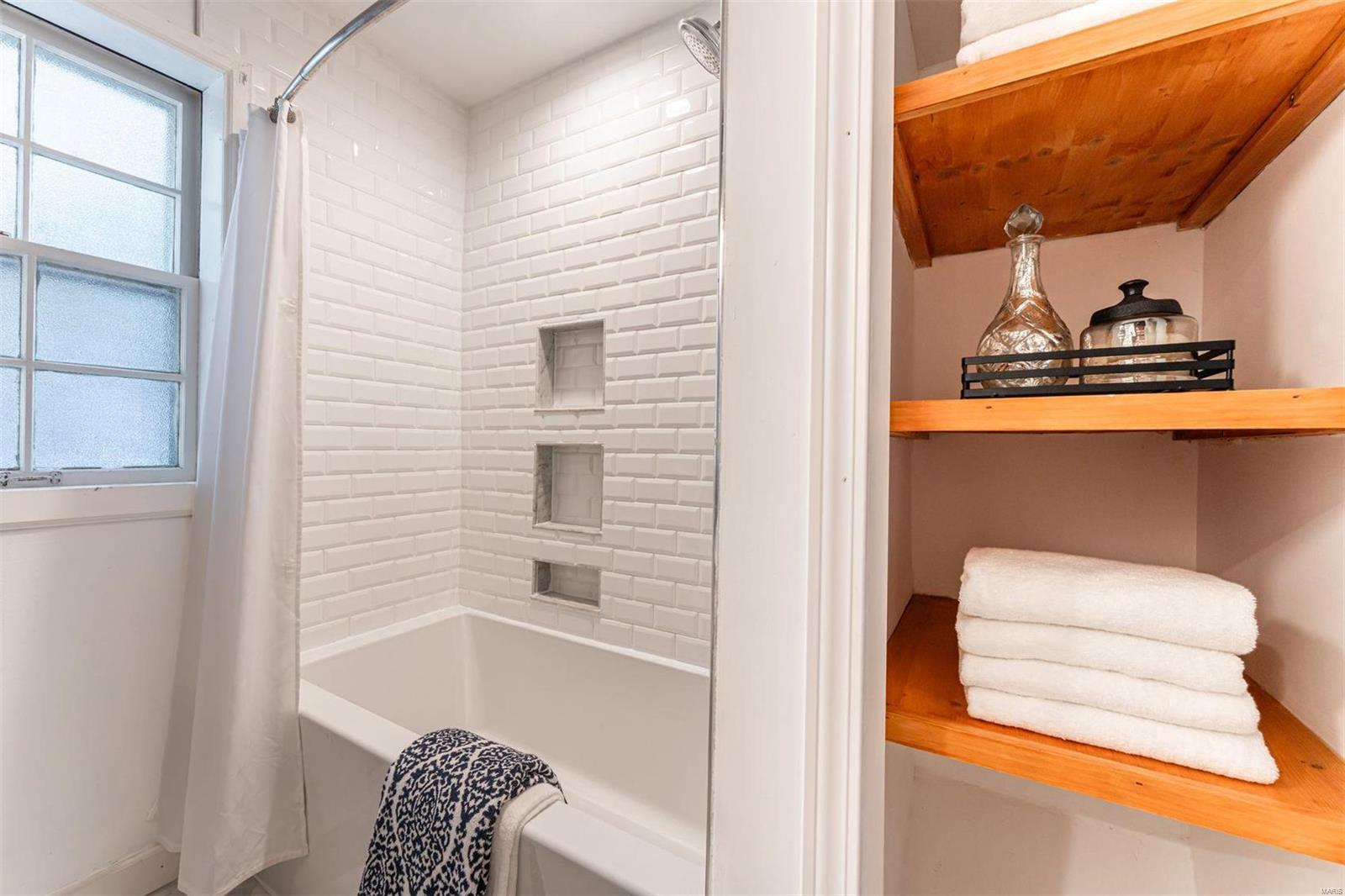 417 N Jackson Avenue