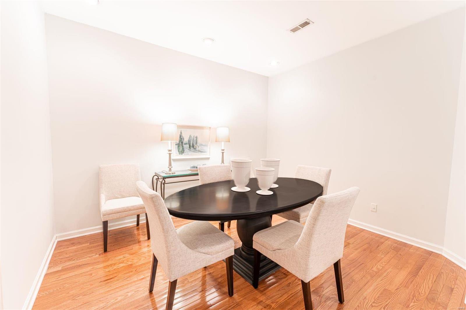 312 N Meramec Avenue Unit: 200