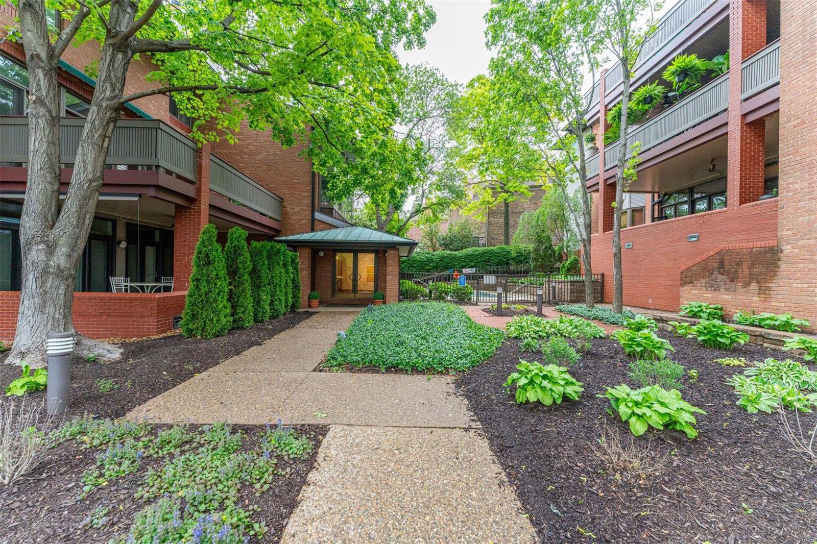 312 N Meramec Avenue Unit: 200