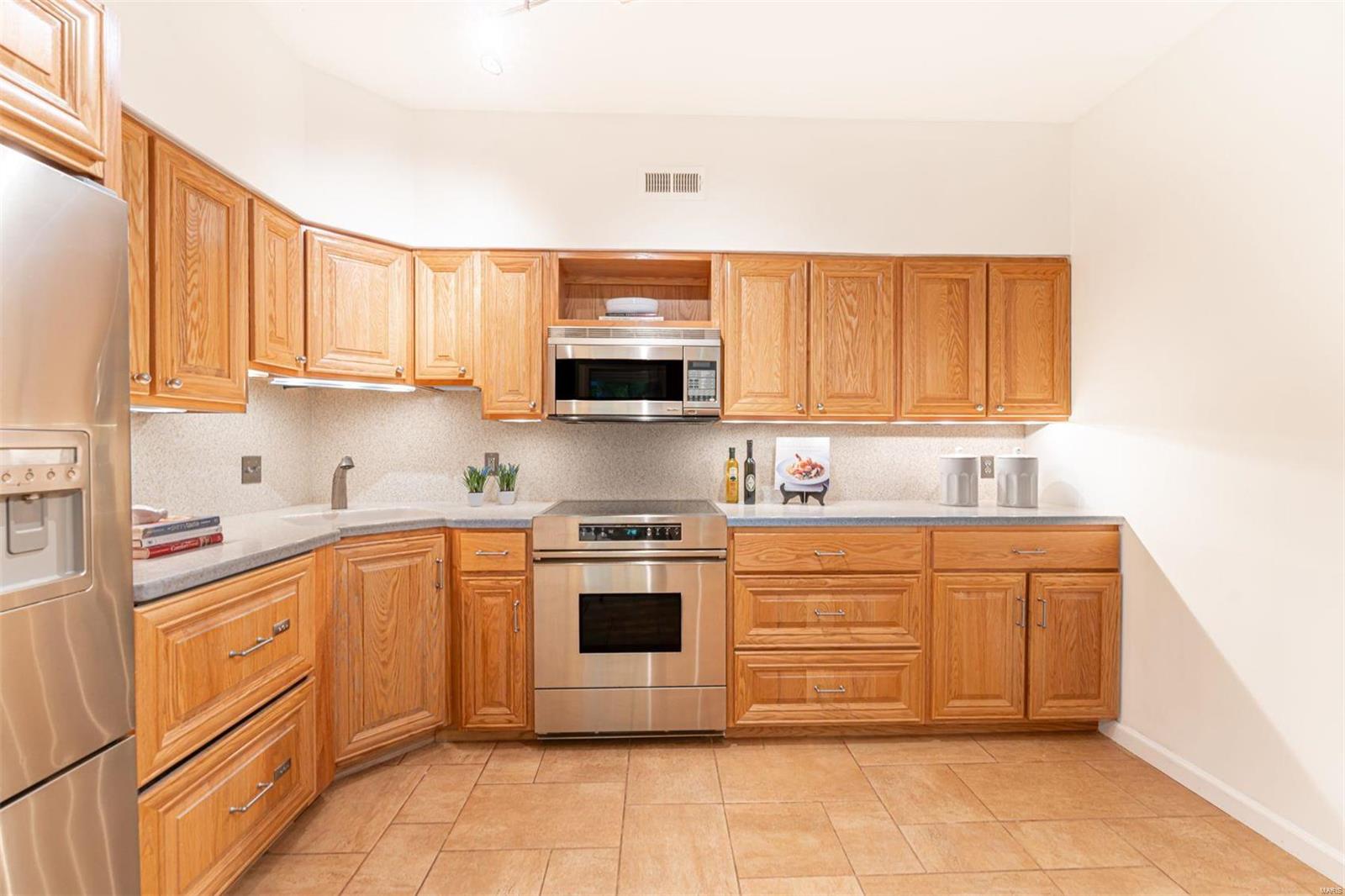 312 N Meramec Avenue Unit: 200