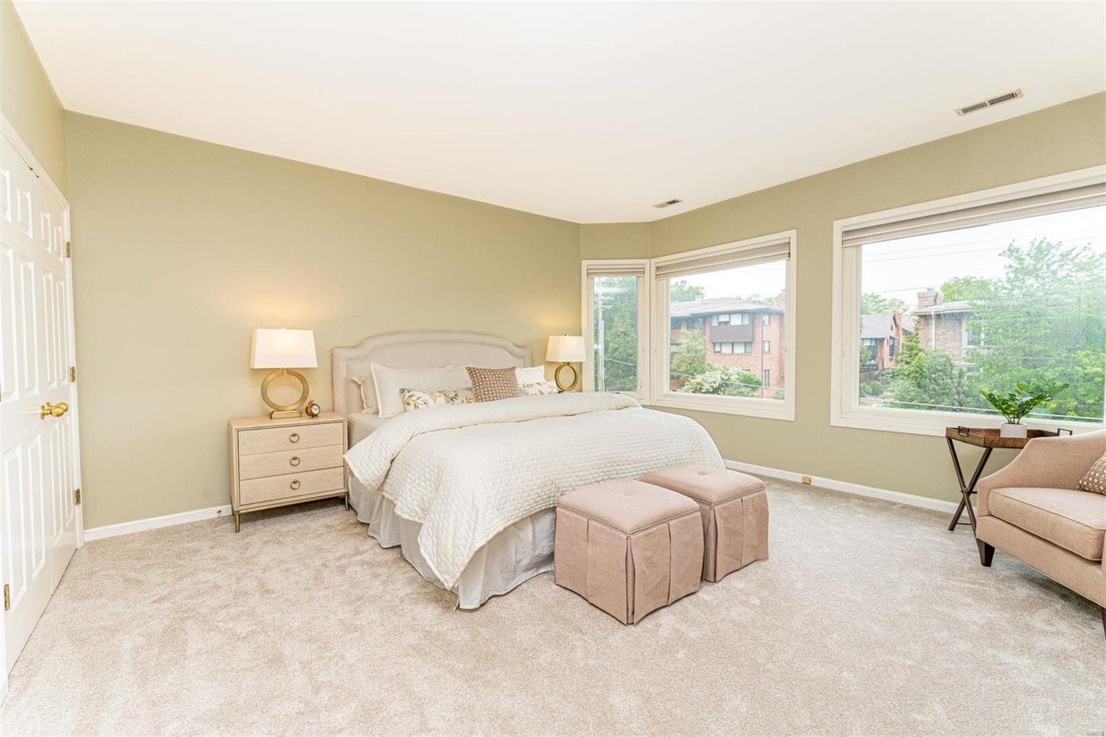 312 N Meramec Avenue Unit: 200