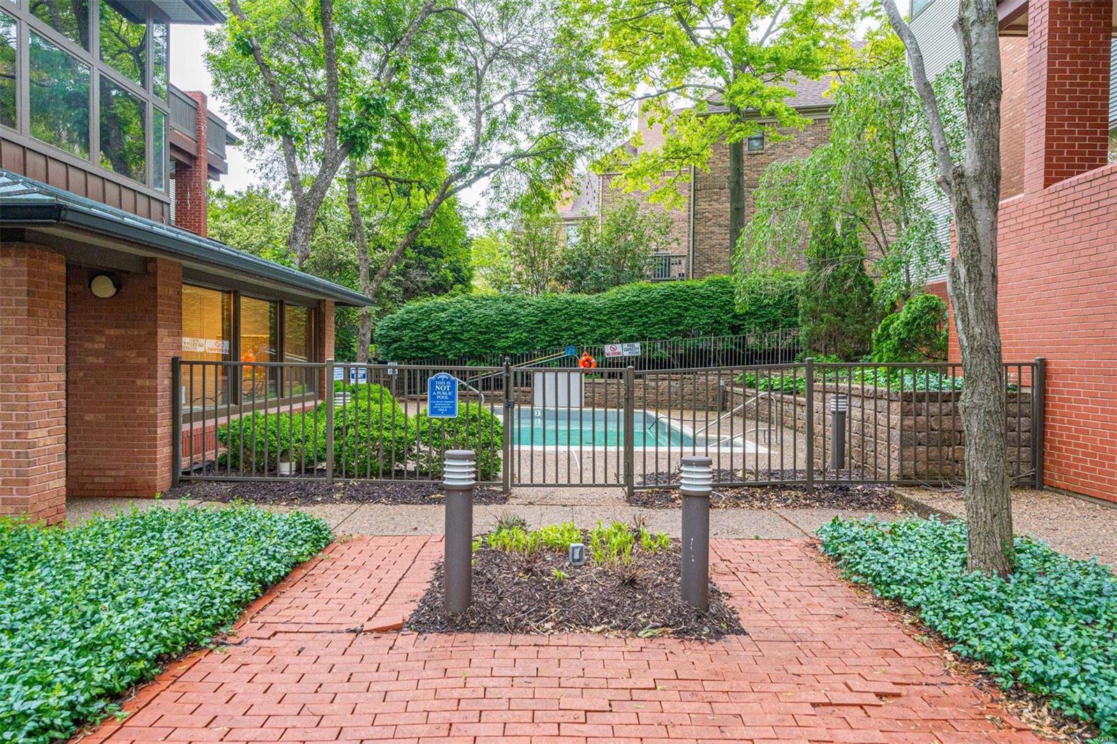 312 N Meramec Avenue Unit: 200