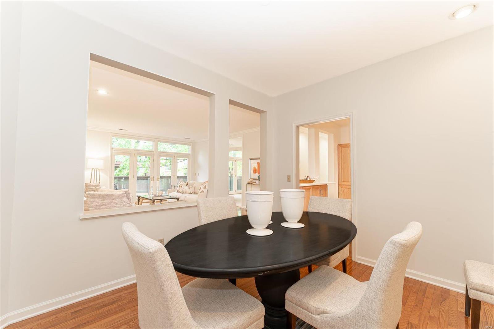 312 N Meramec Avenue Unit: 200