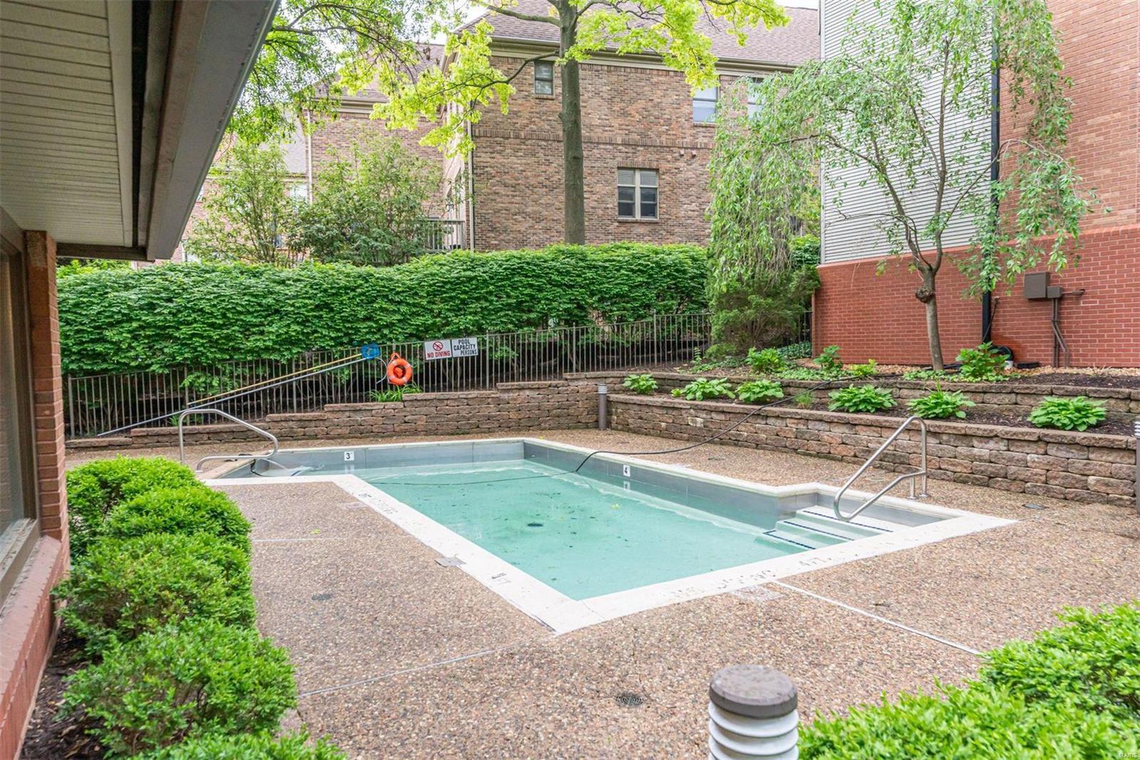 312 N Meramec Avenue Unit: 200