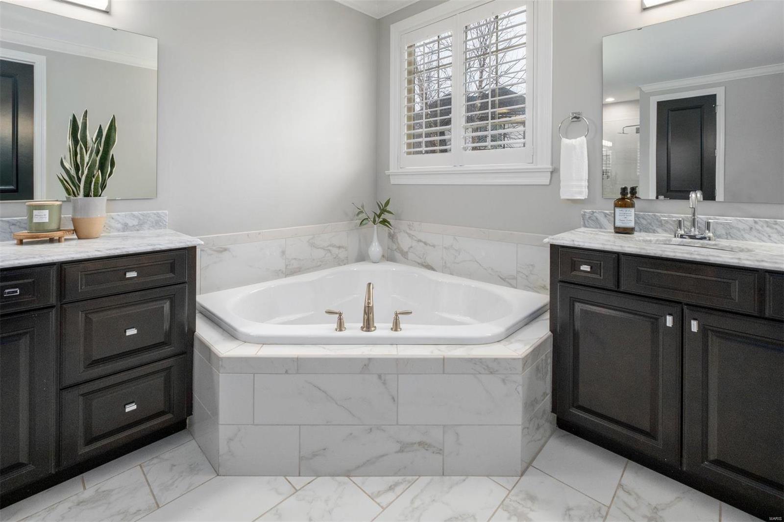 701 Woods Of Ladue Lane