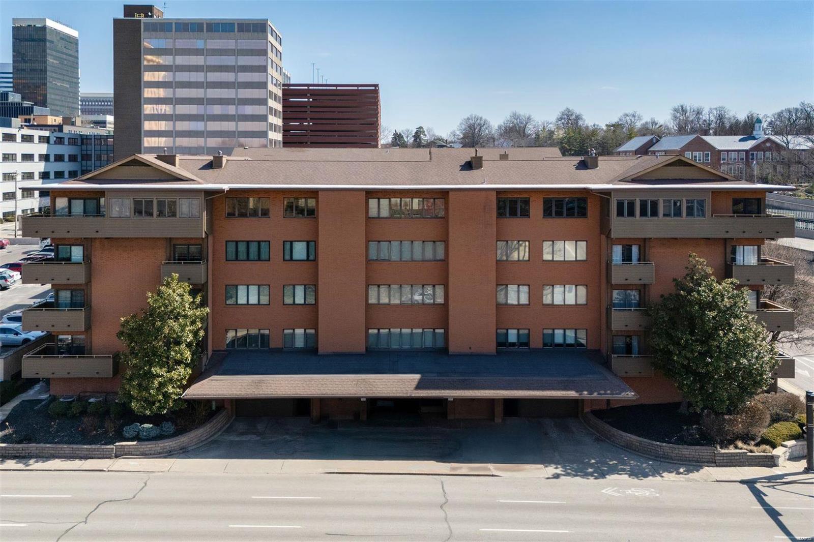 250 S Brentwood Boulevard Unit: 1C