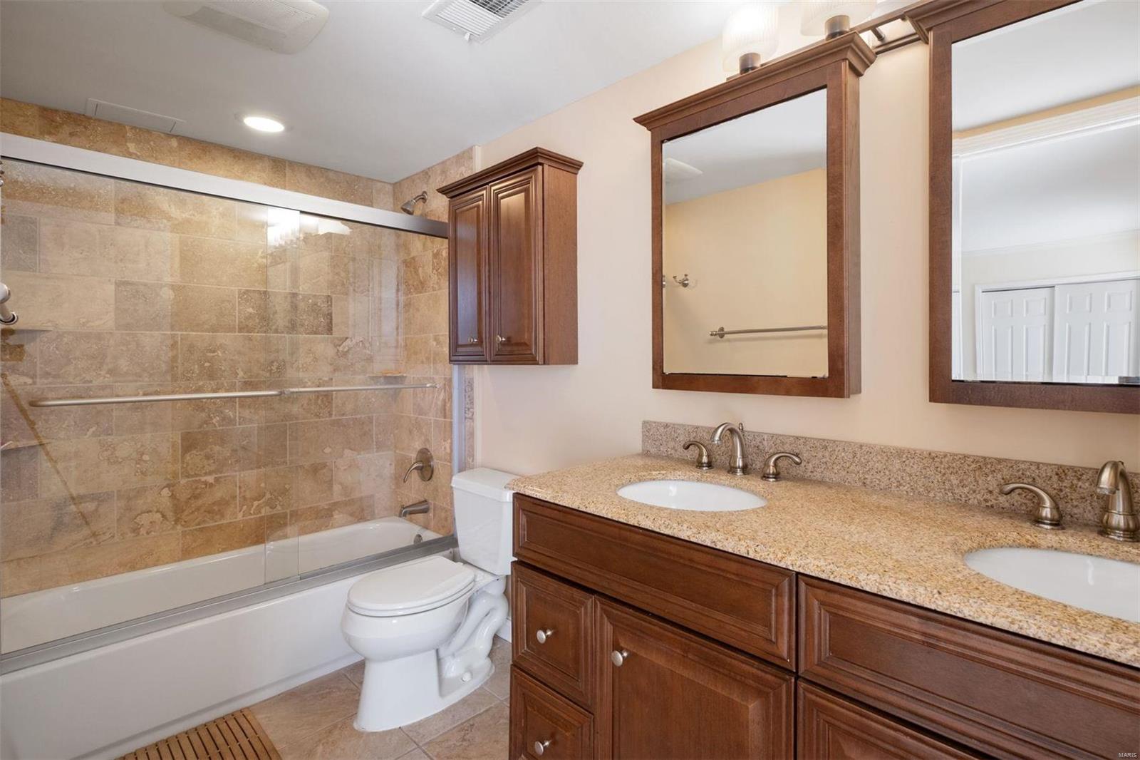 250 S Brentwood Boulevard Unit: 1C