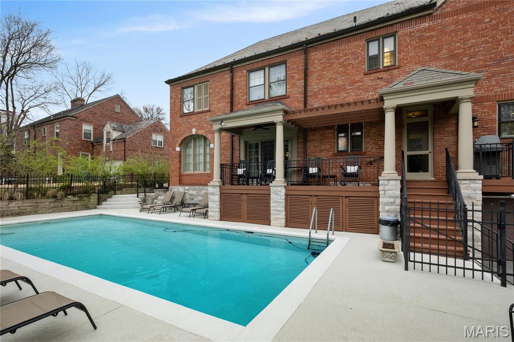 80 Lake Forest Drive