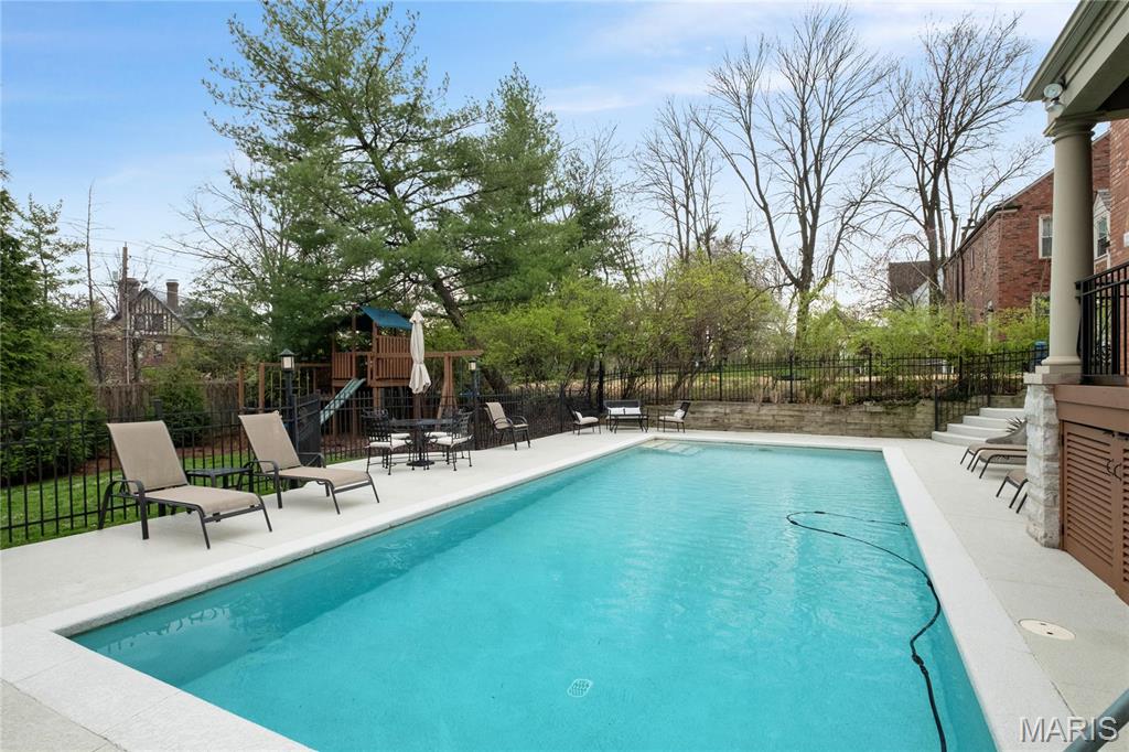 80 Lake Forest Drive