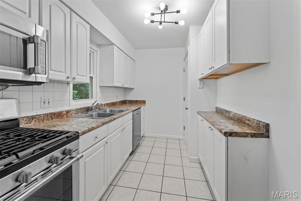 1207 Grandview Drive